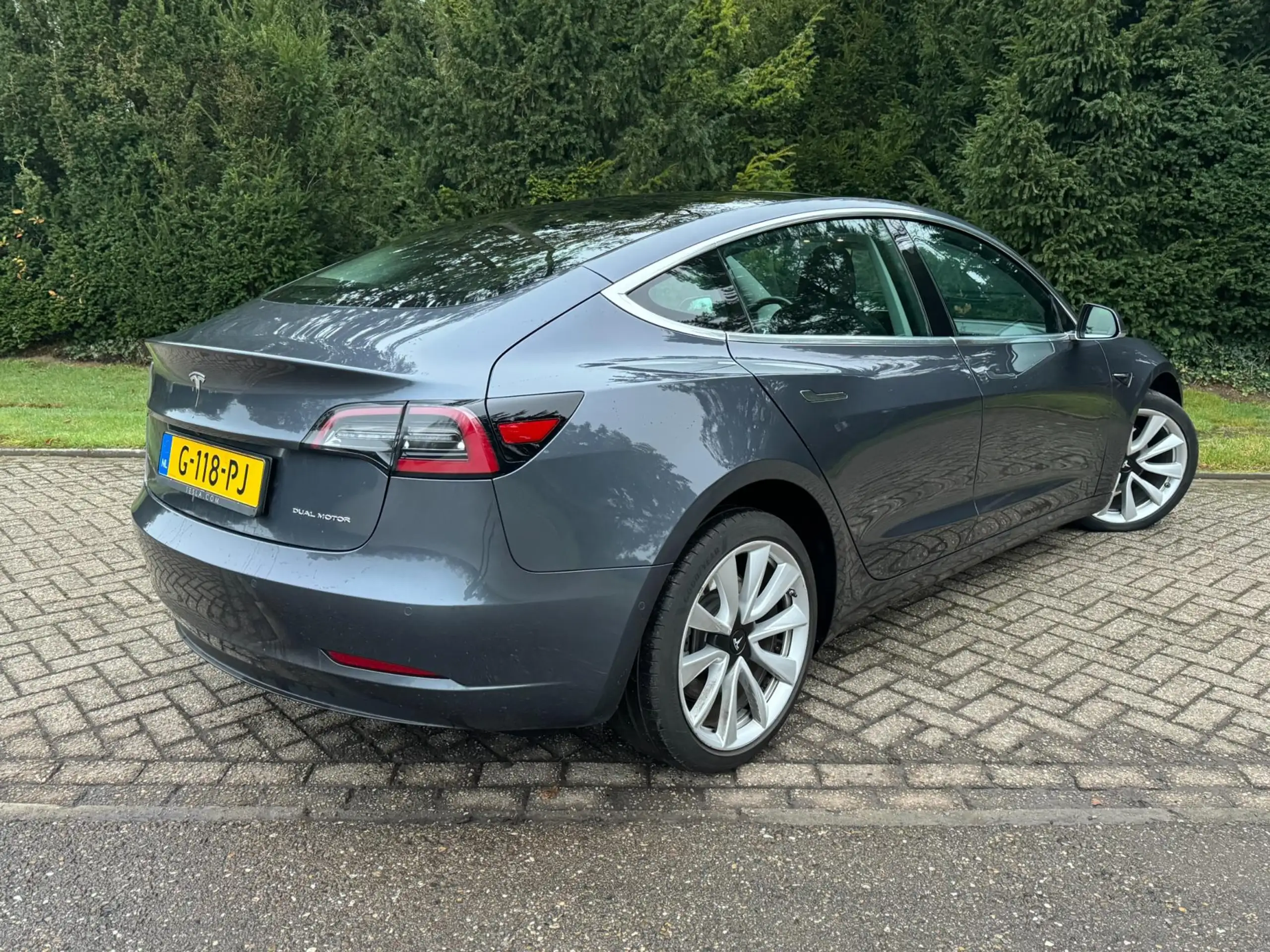 Tesla - Model 3