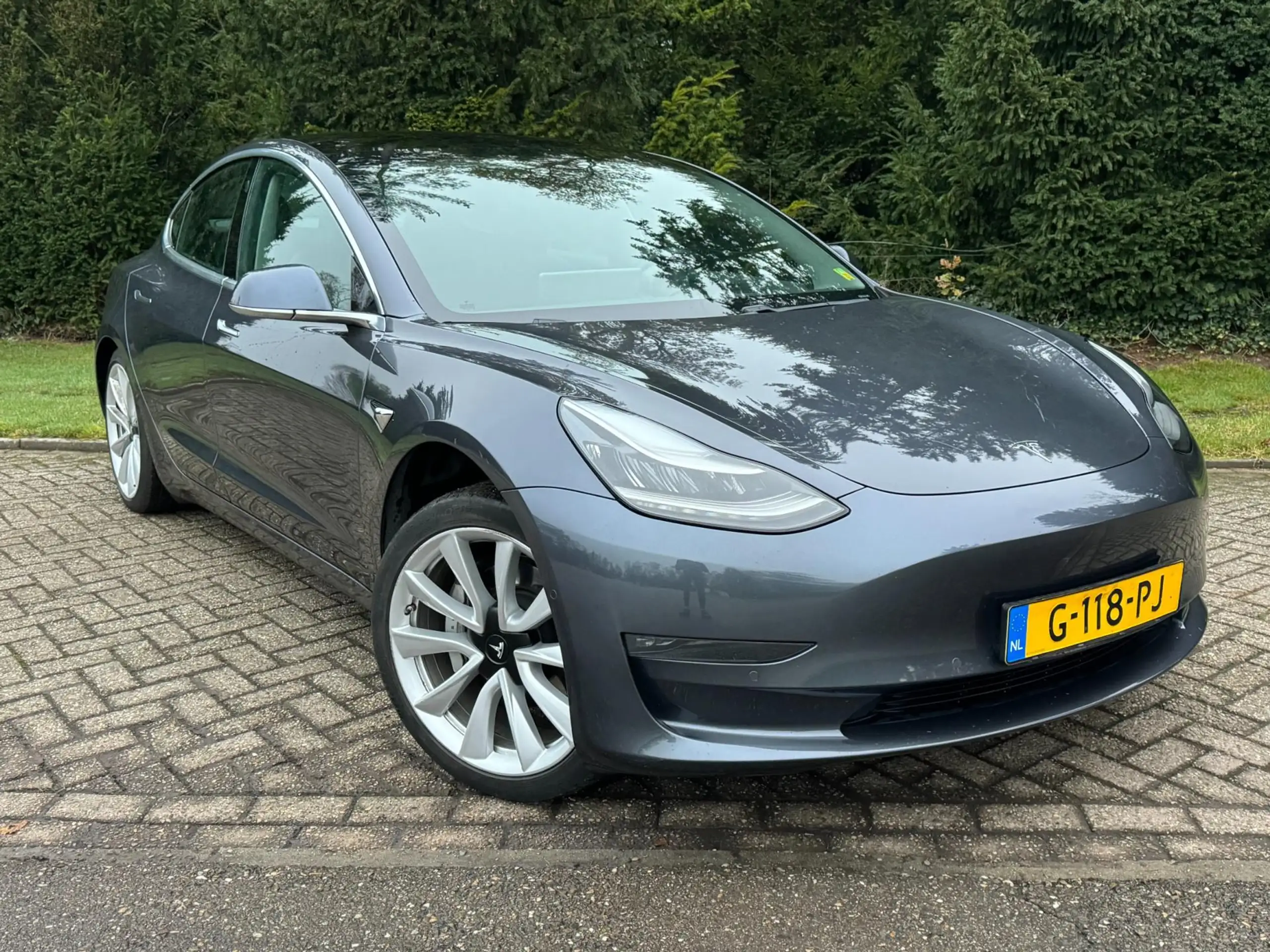 Tesla - Model 3