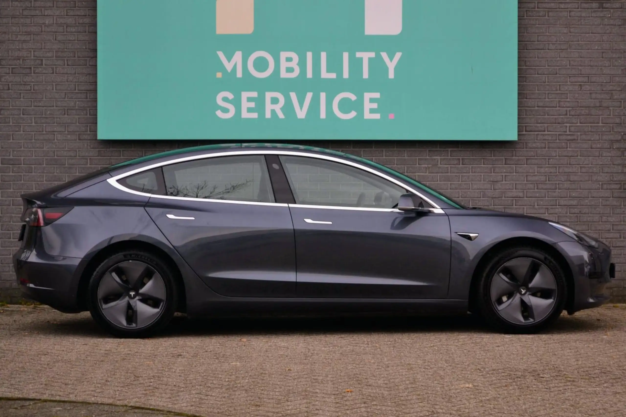 Tesla - Model 3