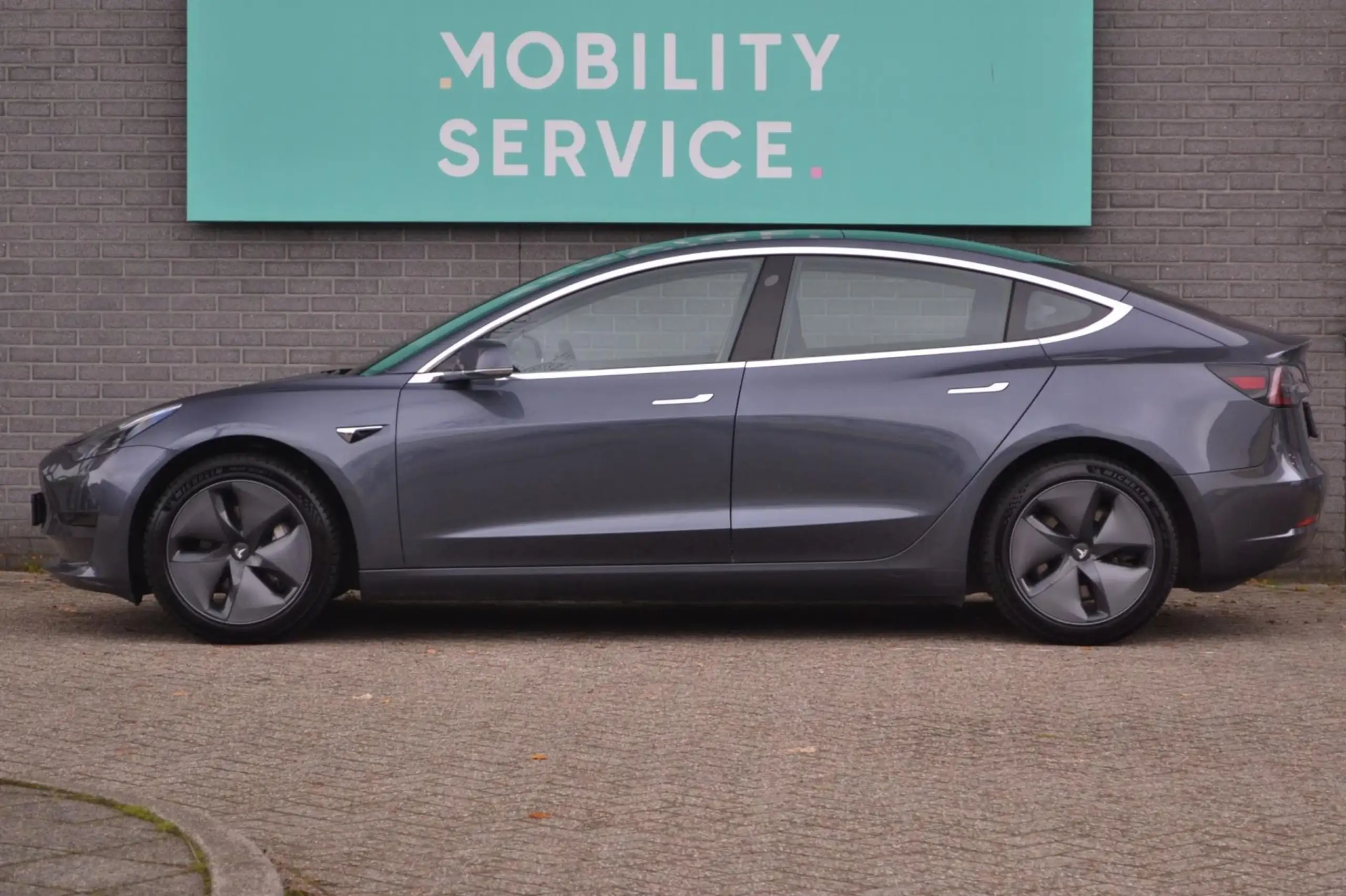 Tesla - Model 3