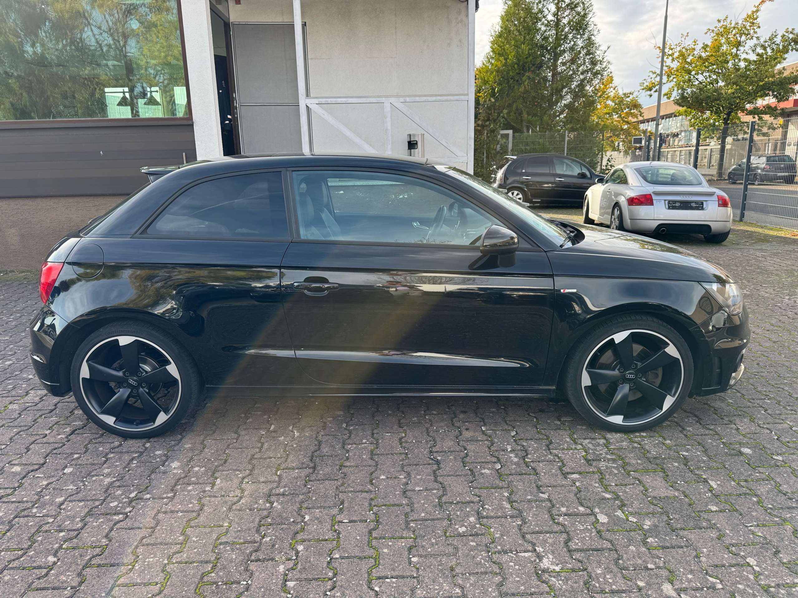 Audi - A1