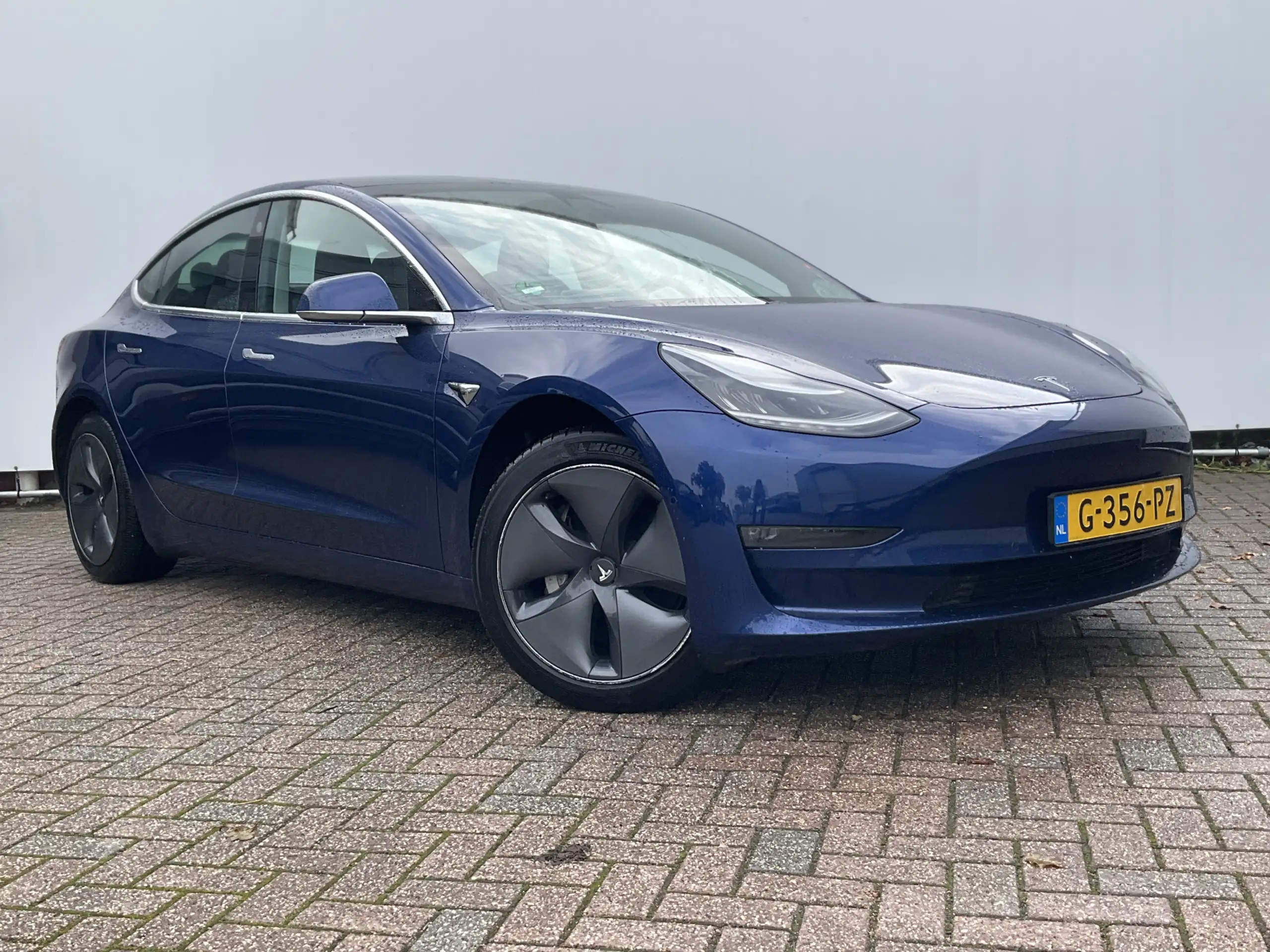 Tesla - Model 3