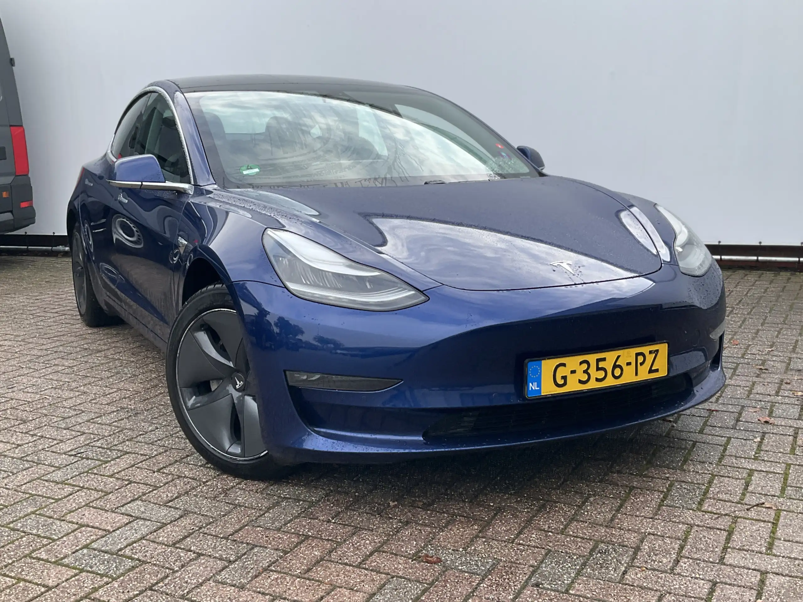 Tesla - Model 3