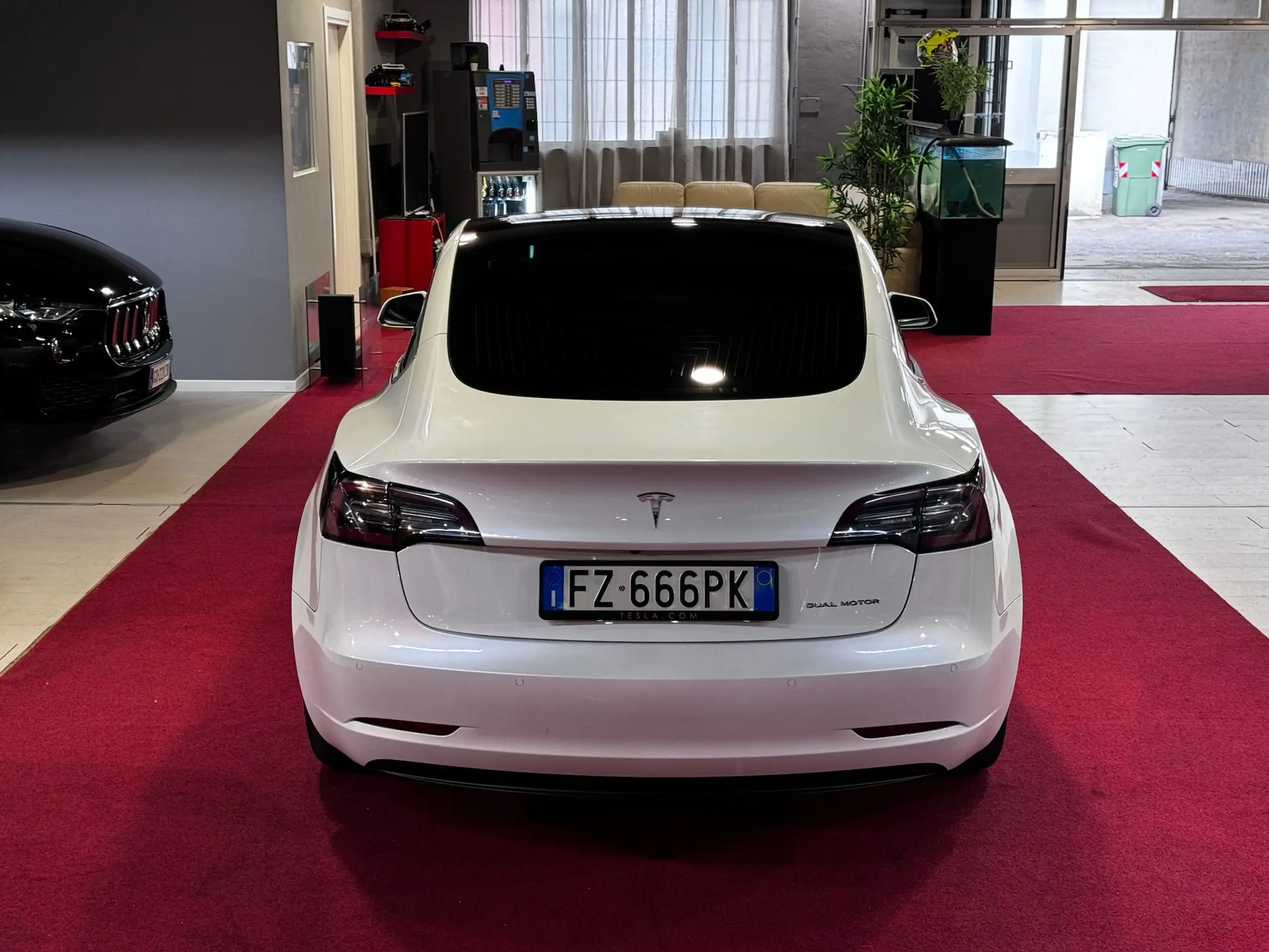 Tesla - Model 3