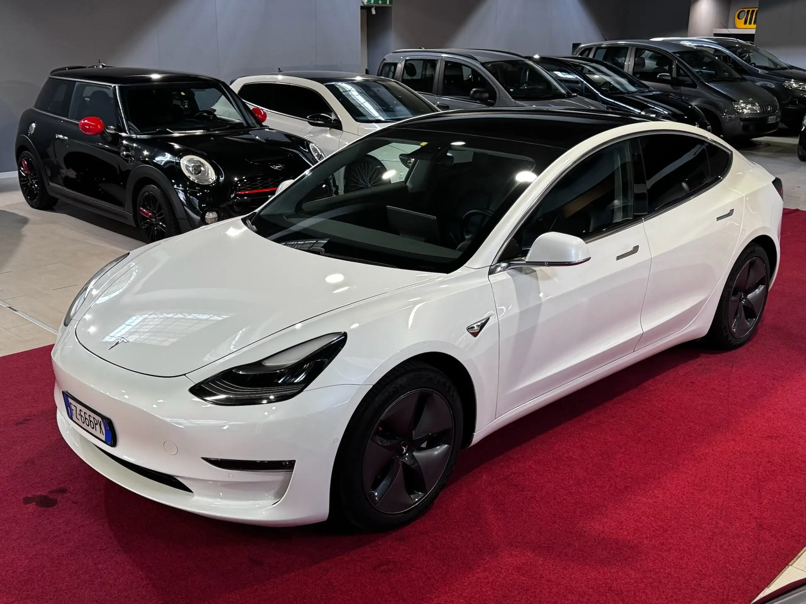 Tesla - Model 3