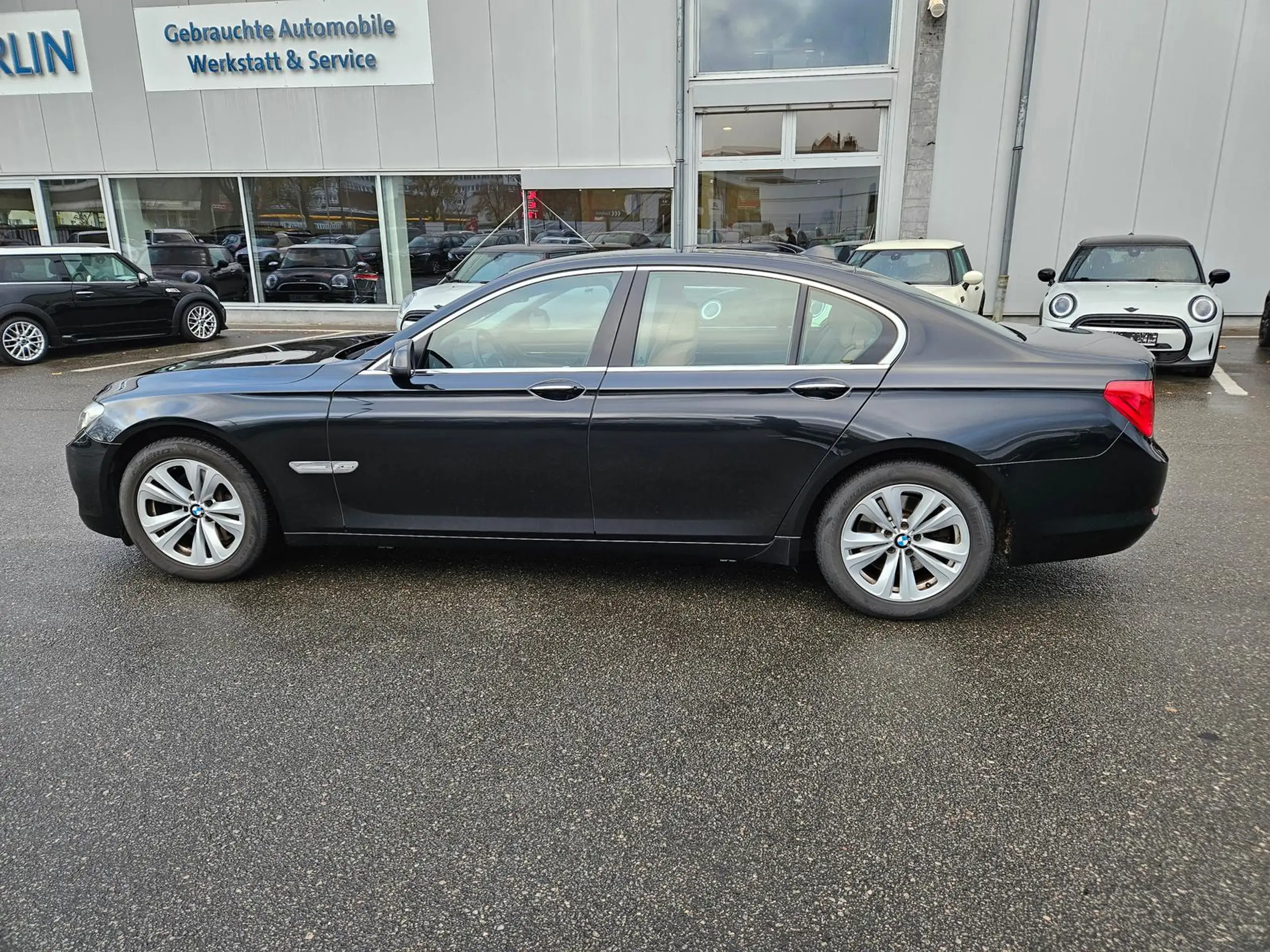 BMW - 740