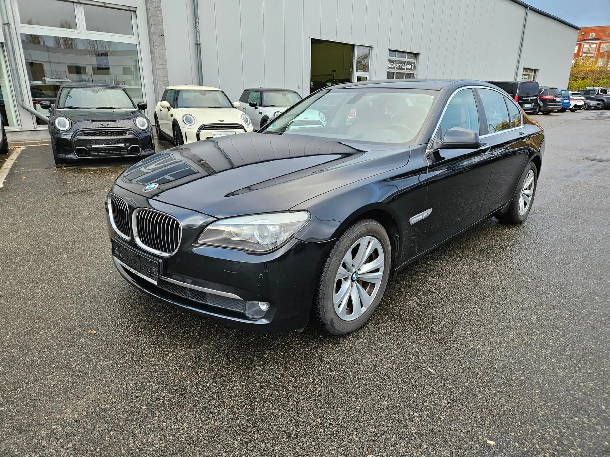 BMW - 740