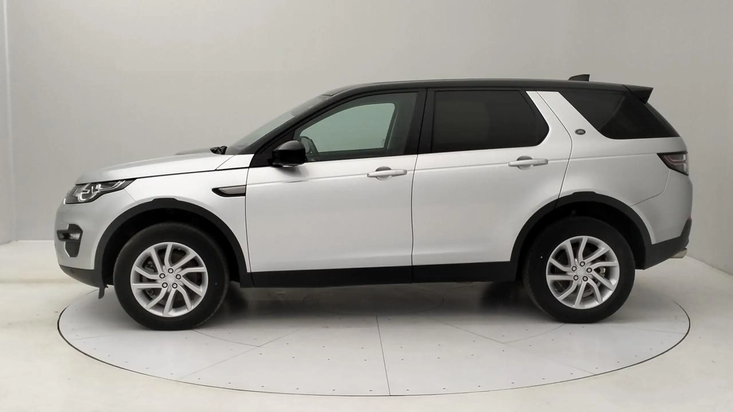 Land Rover - Discovery Sport