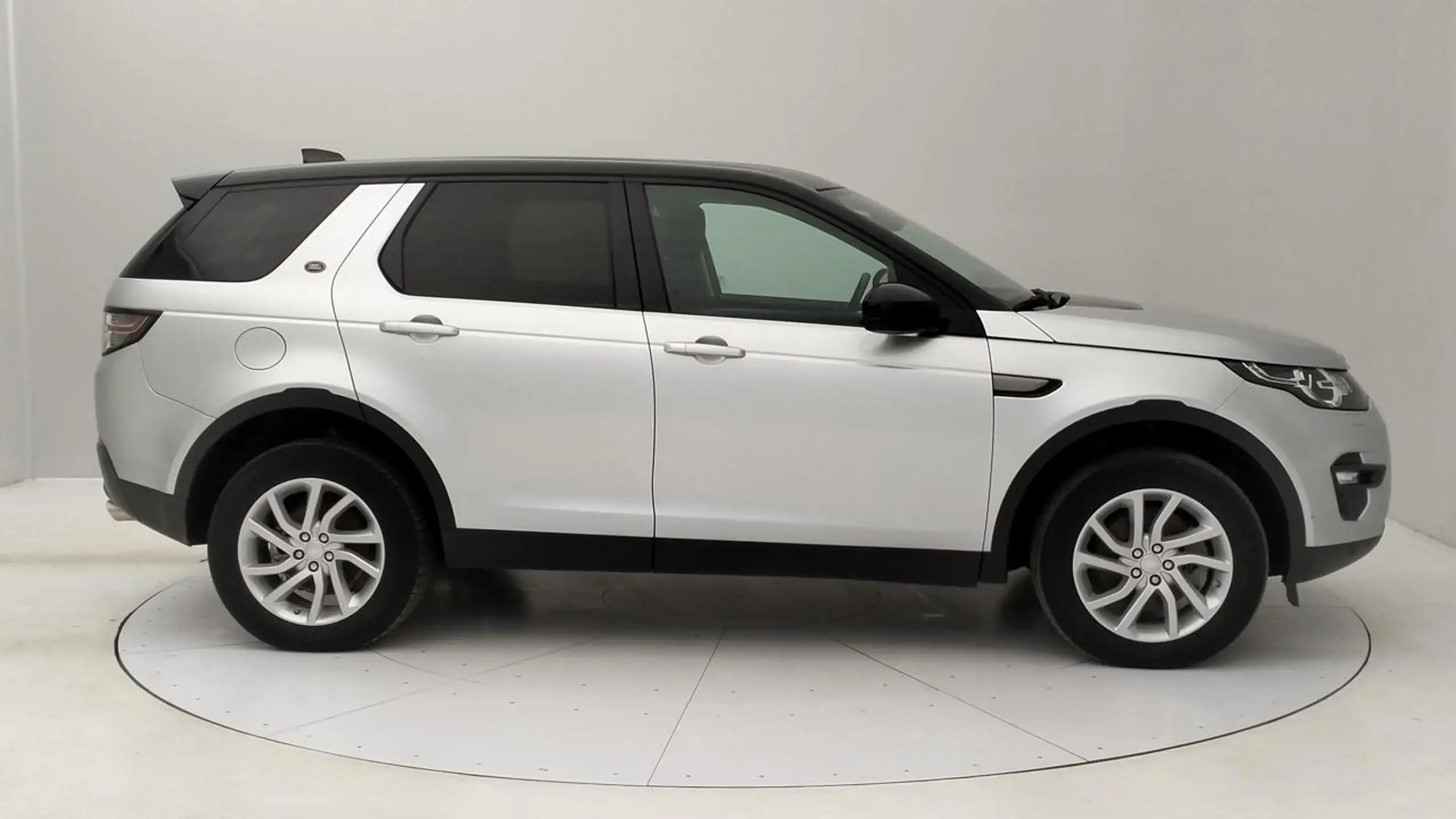 Land Rover - Discovery Sport