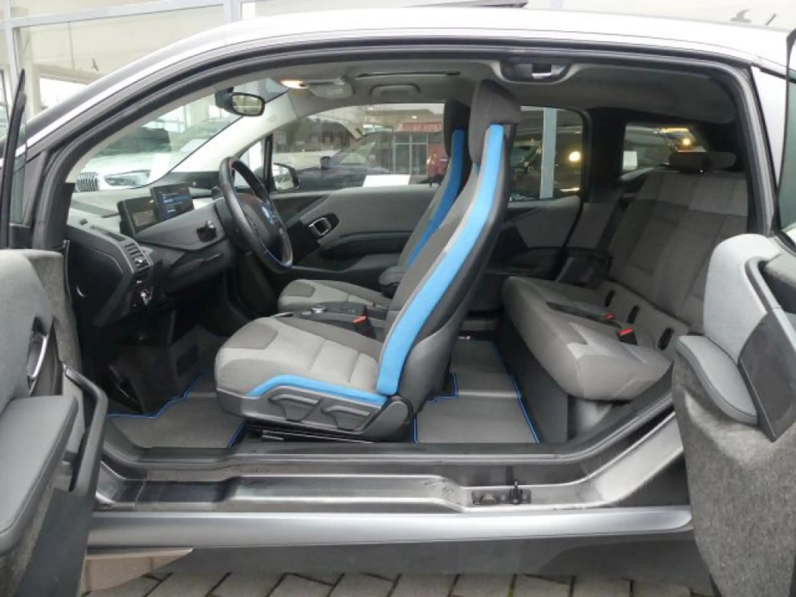 BMW - i3