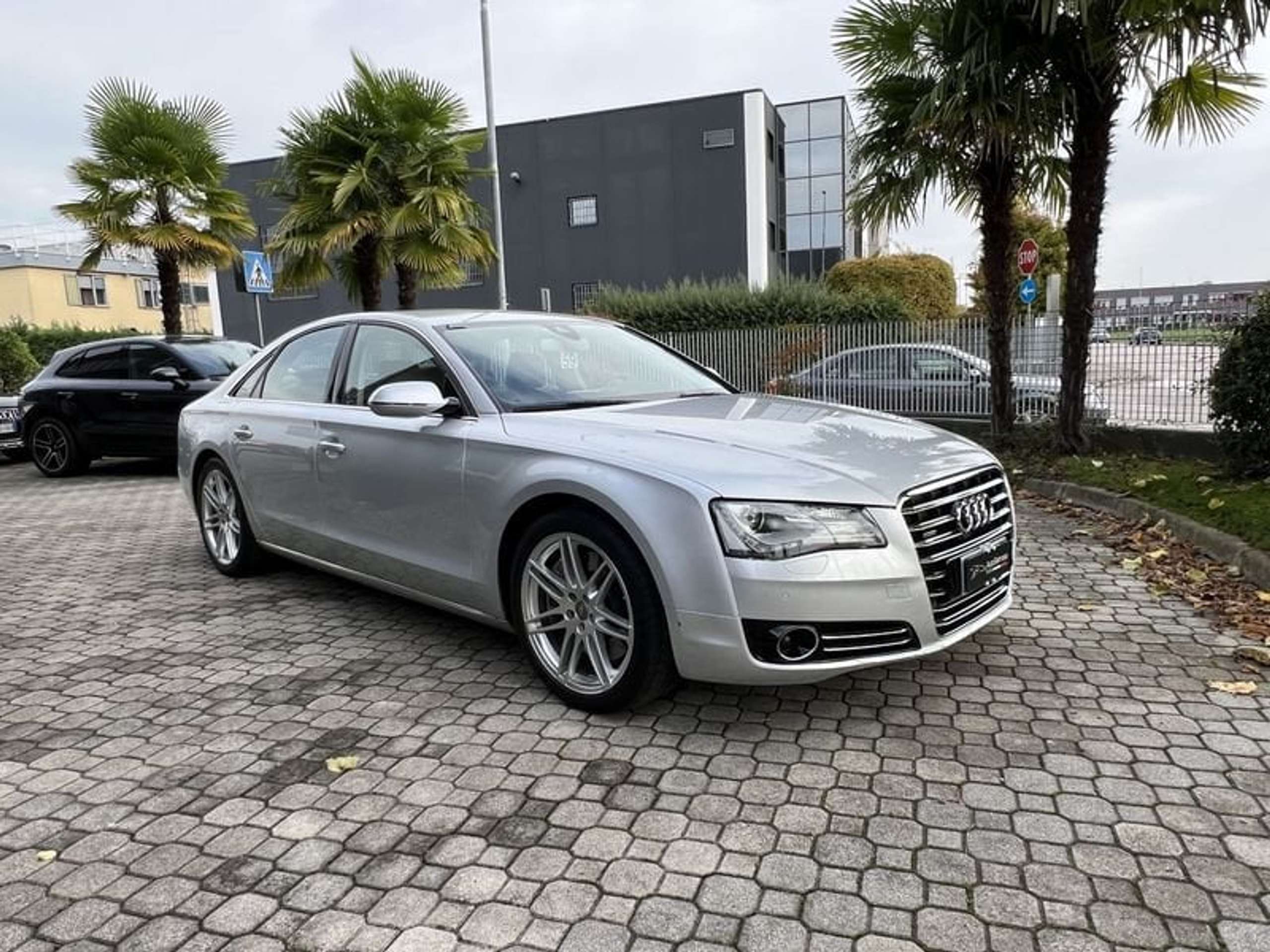 Audi - A8