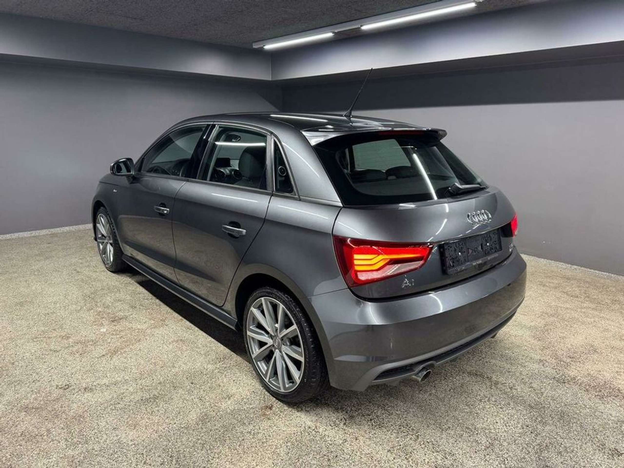 Audi - A1