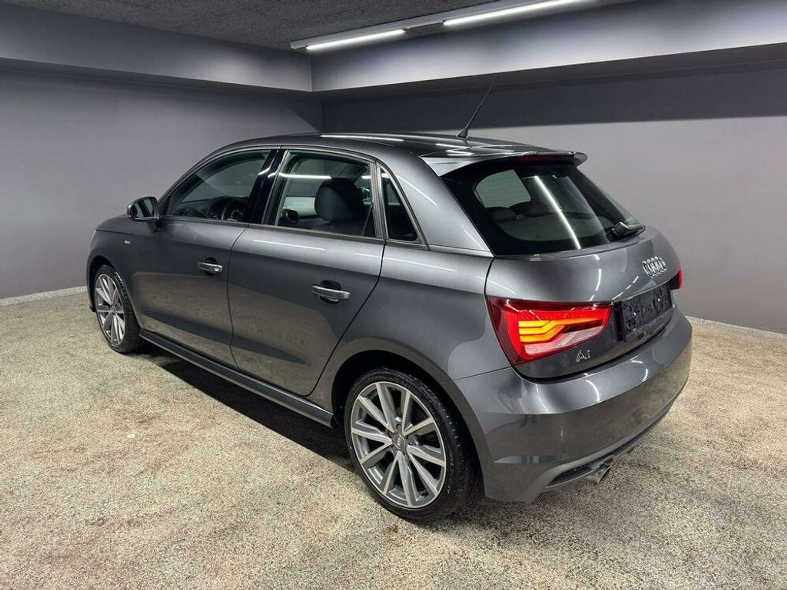 Audi - A1