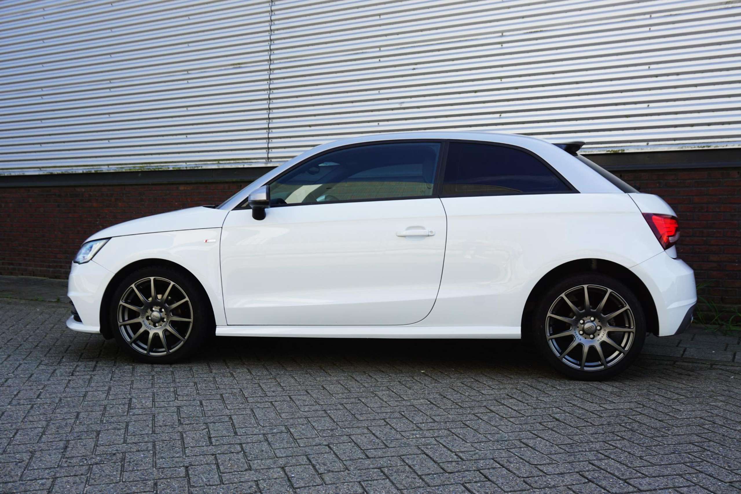 Audi - A1