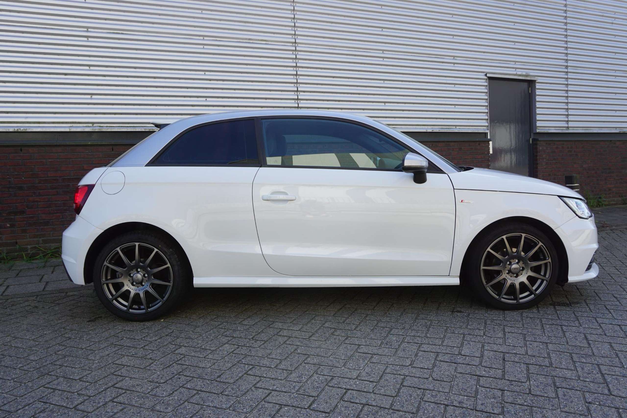 Audi - A1