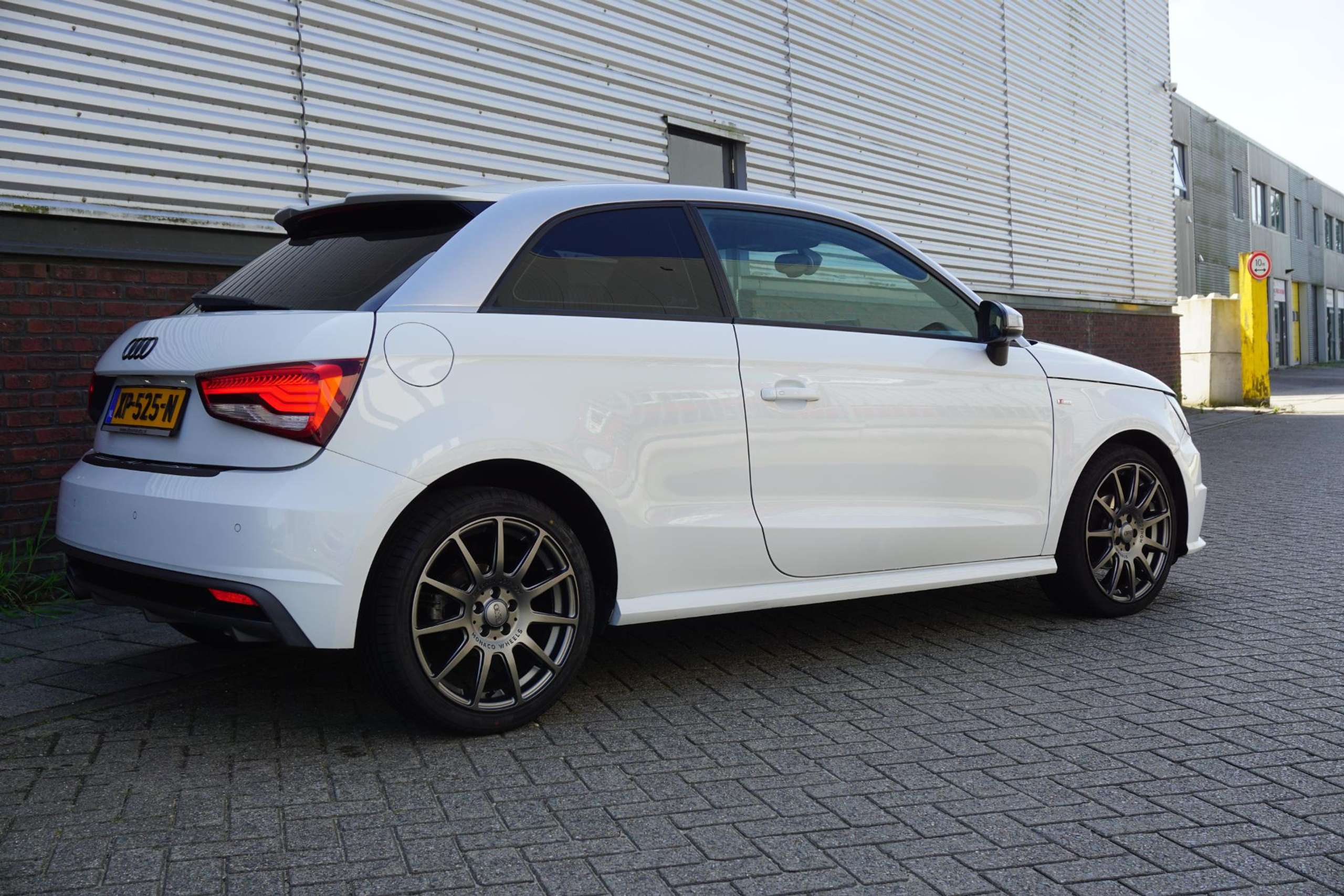 Audi - A1