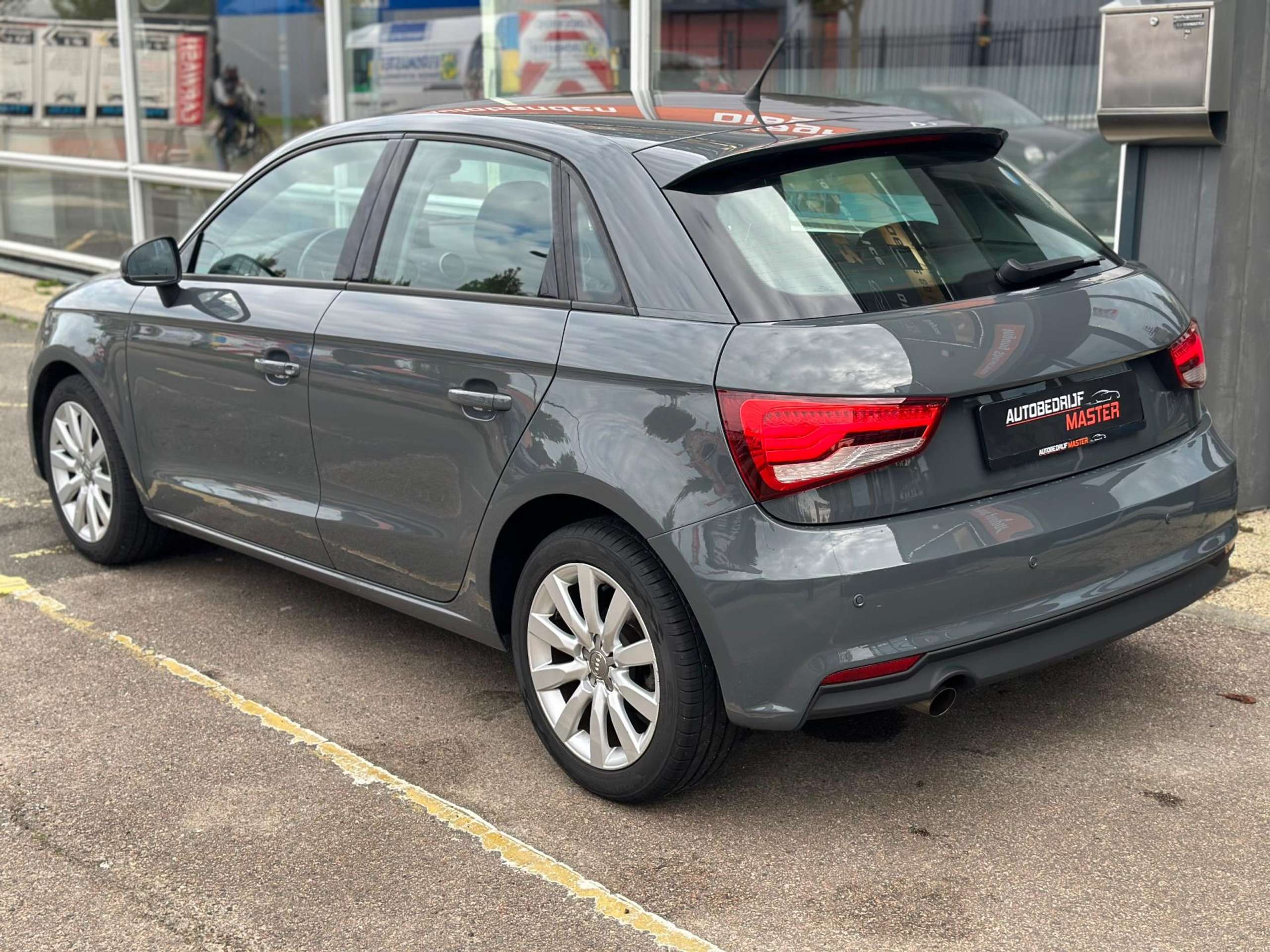 Audi - A1