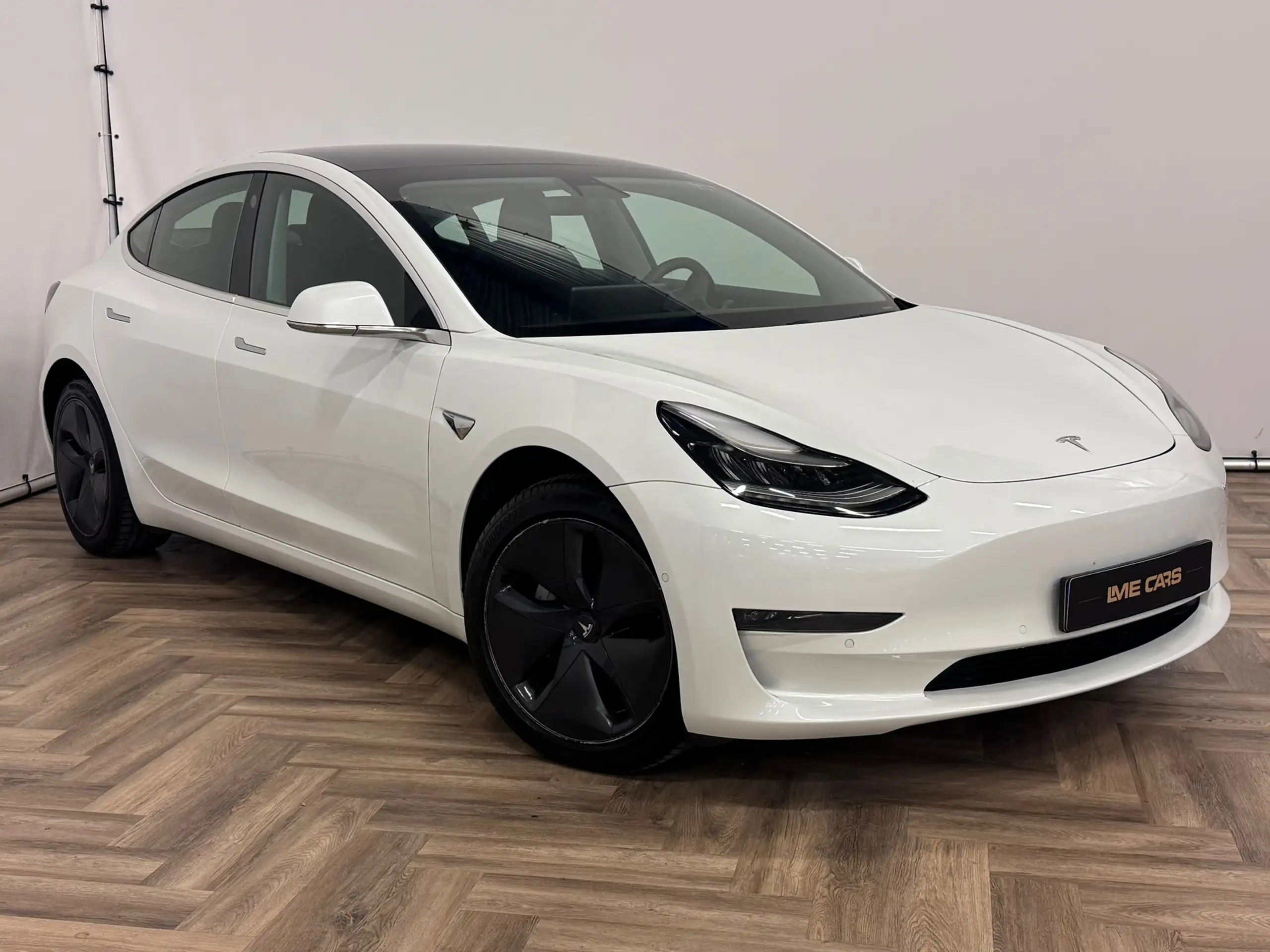 Tesla - Model 3