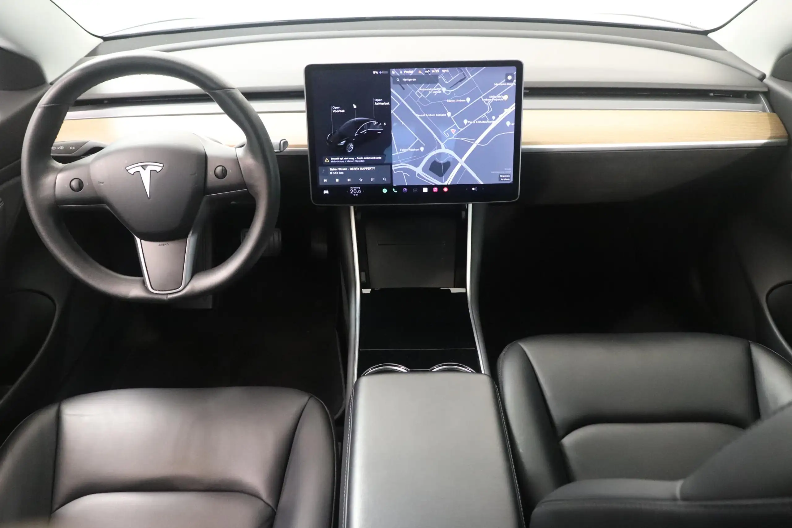 Tesla - Model 3