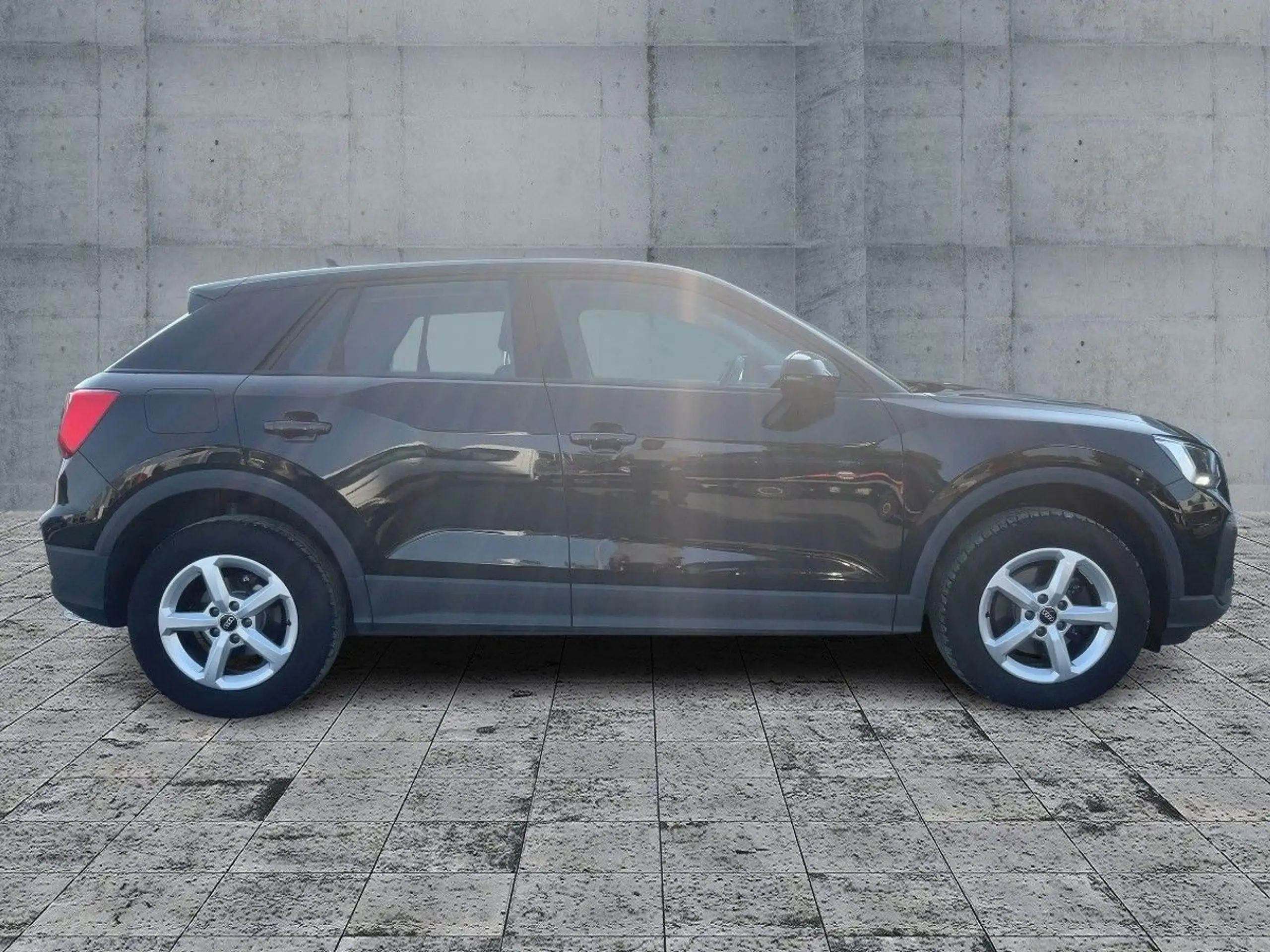 Audi - Q2