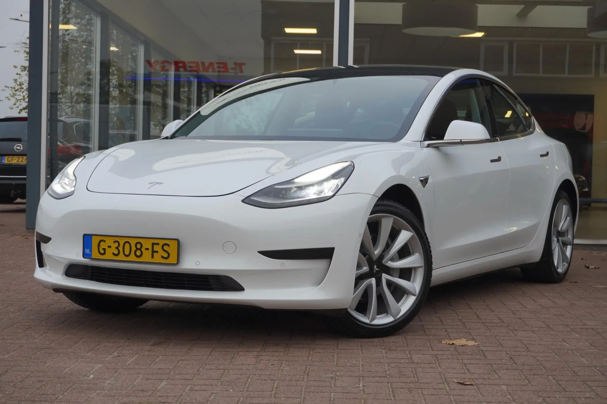 Tesla - Model 3