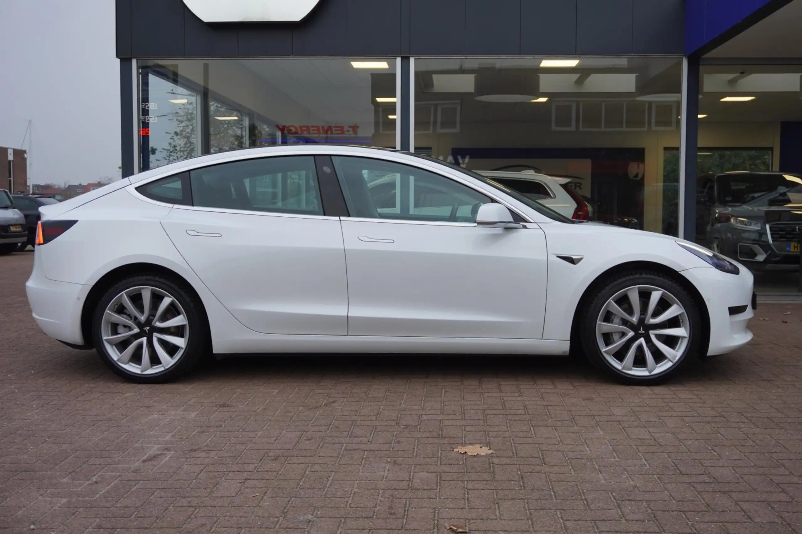 Tesla - Model 3