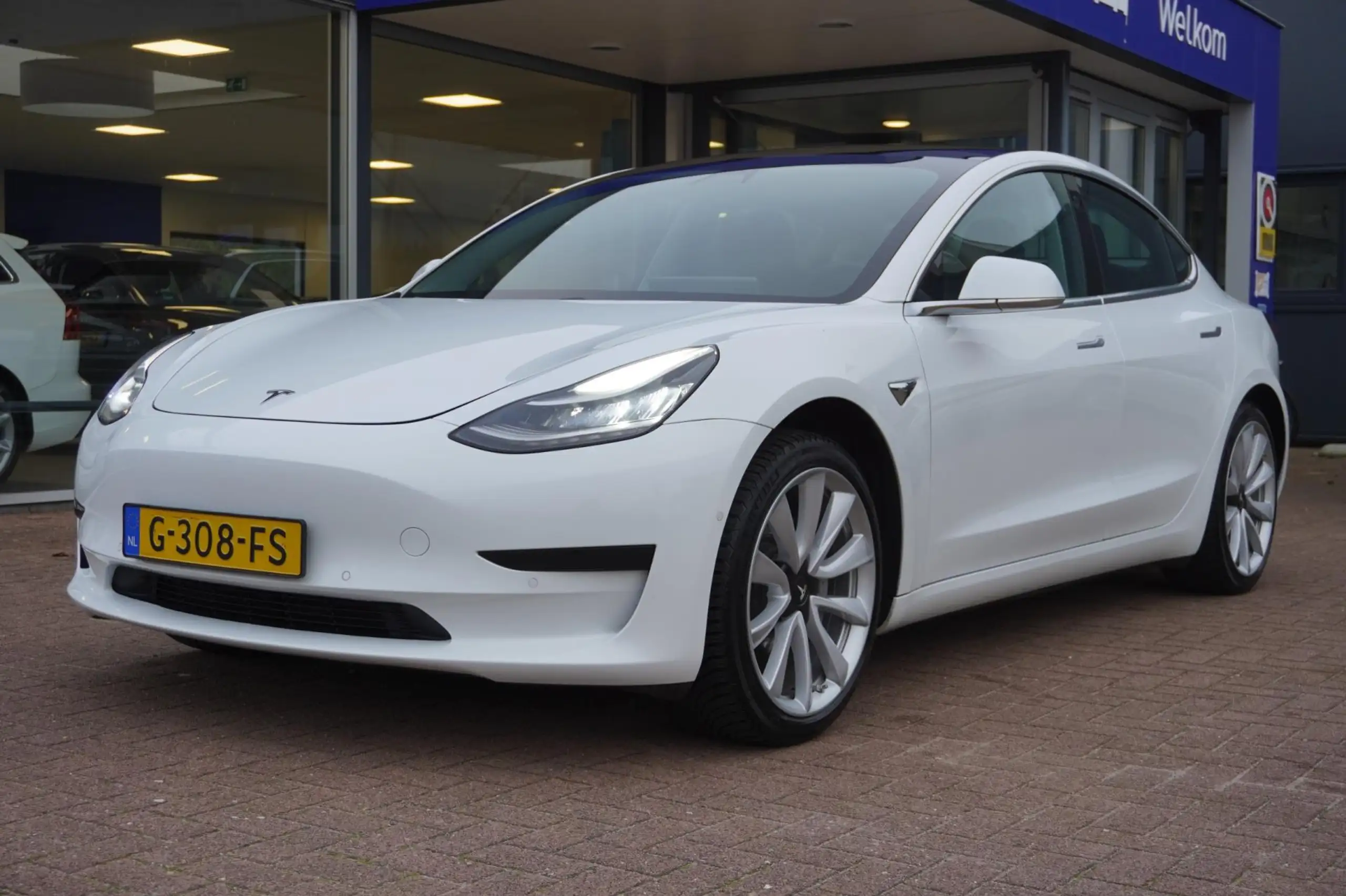 Tesla - Model 3