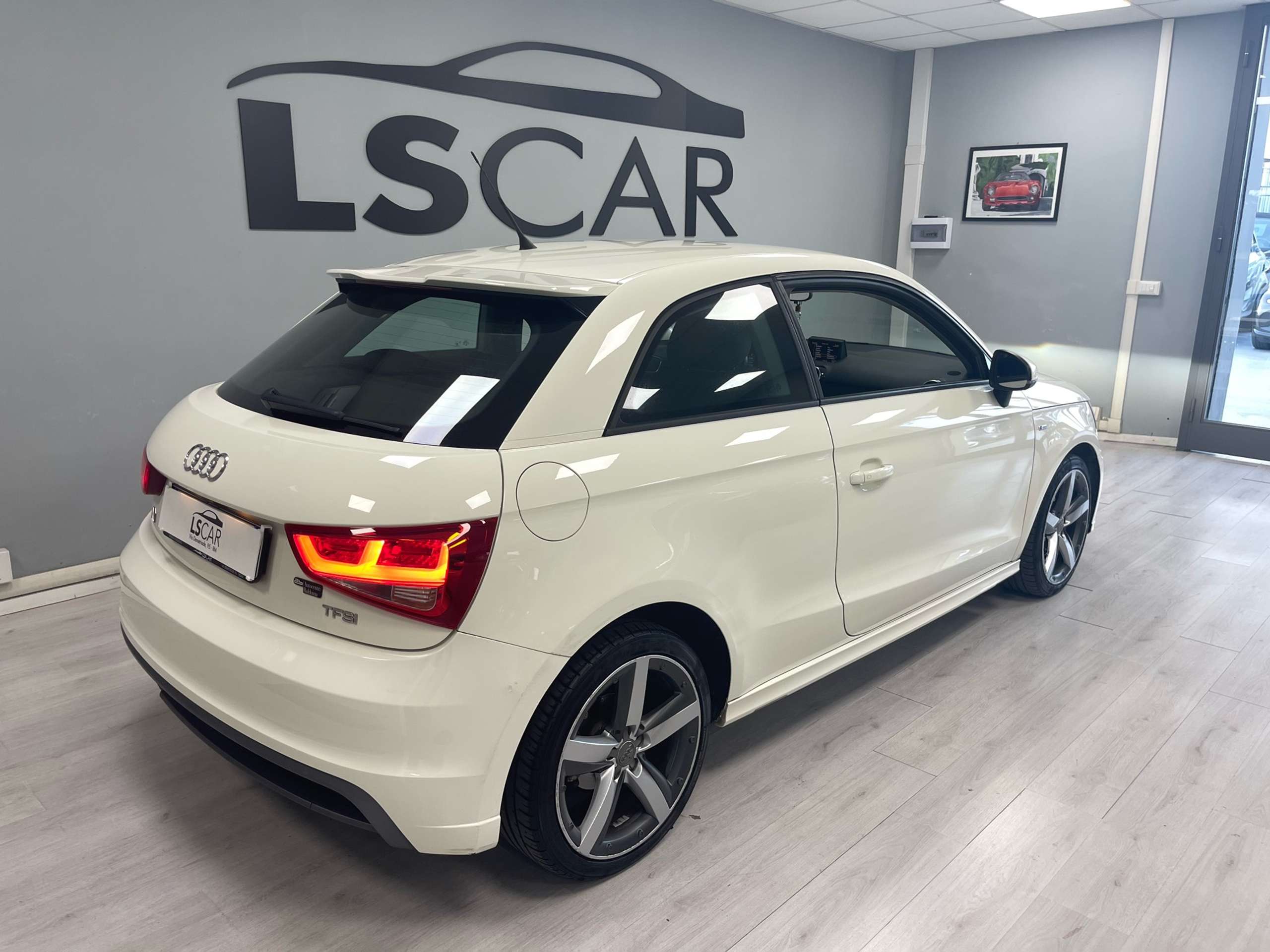 Audi - A1