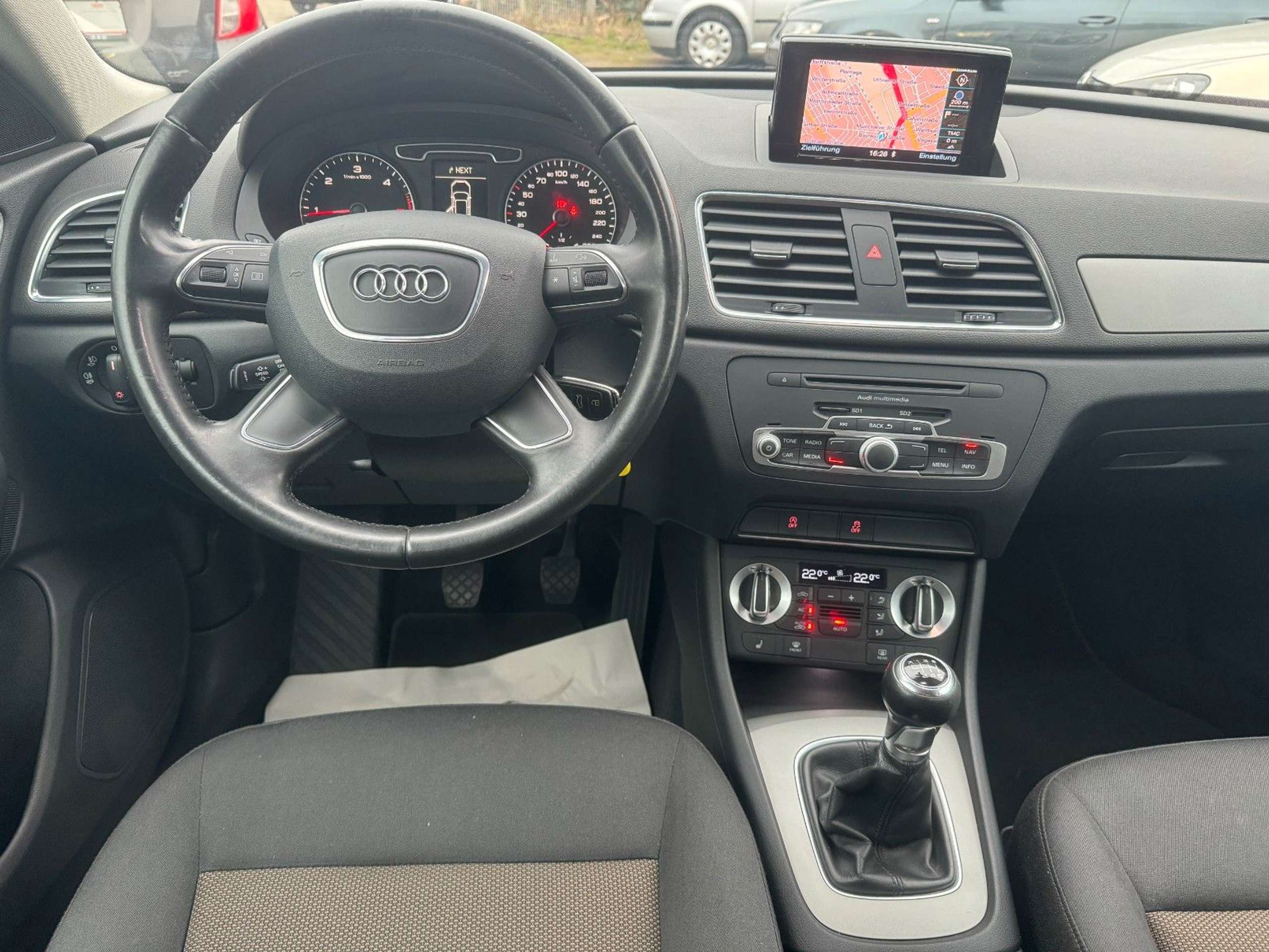 Audi - Q3