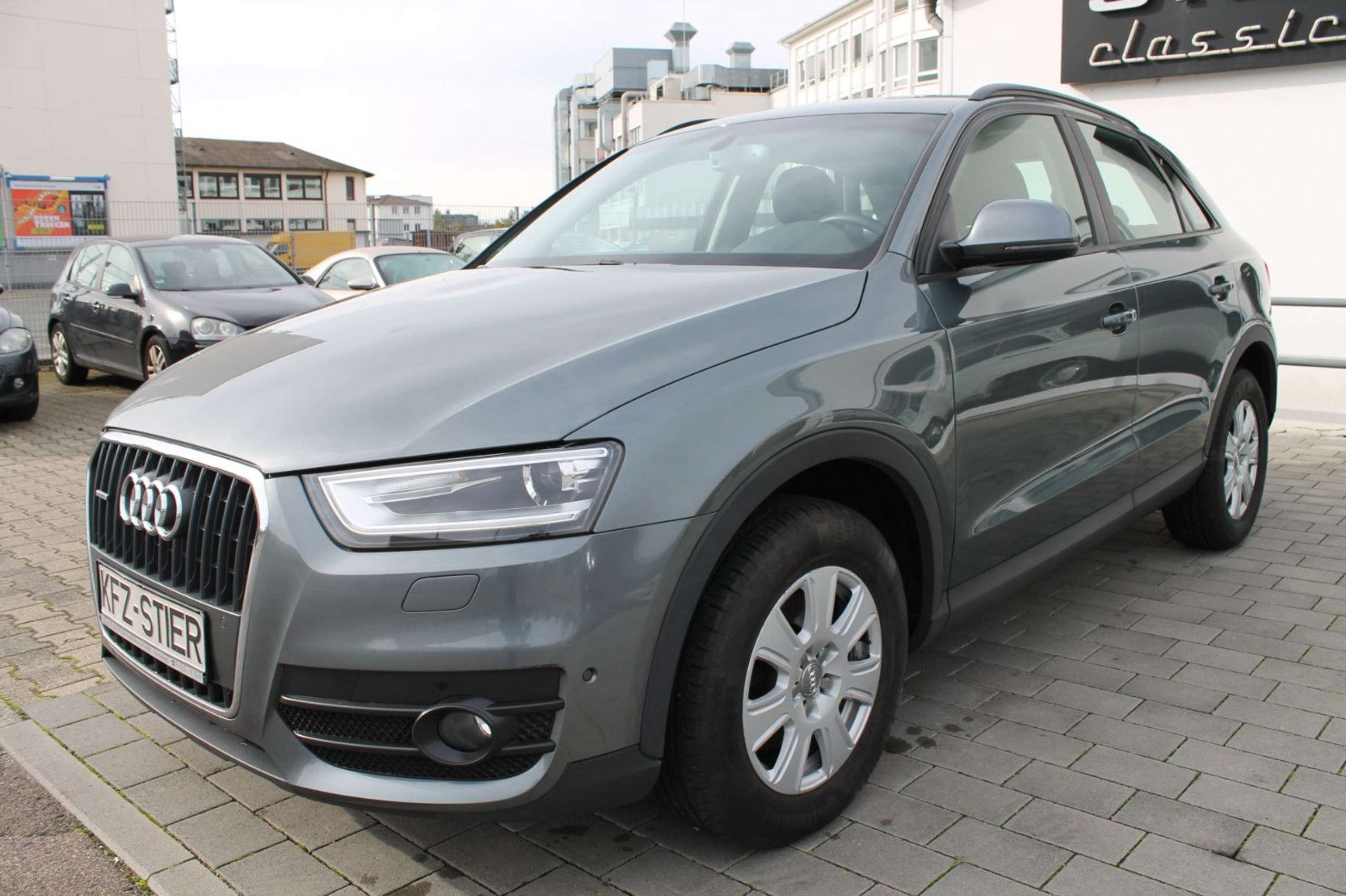 Audi - Q3