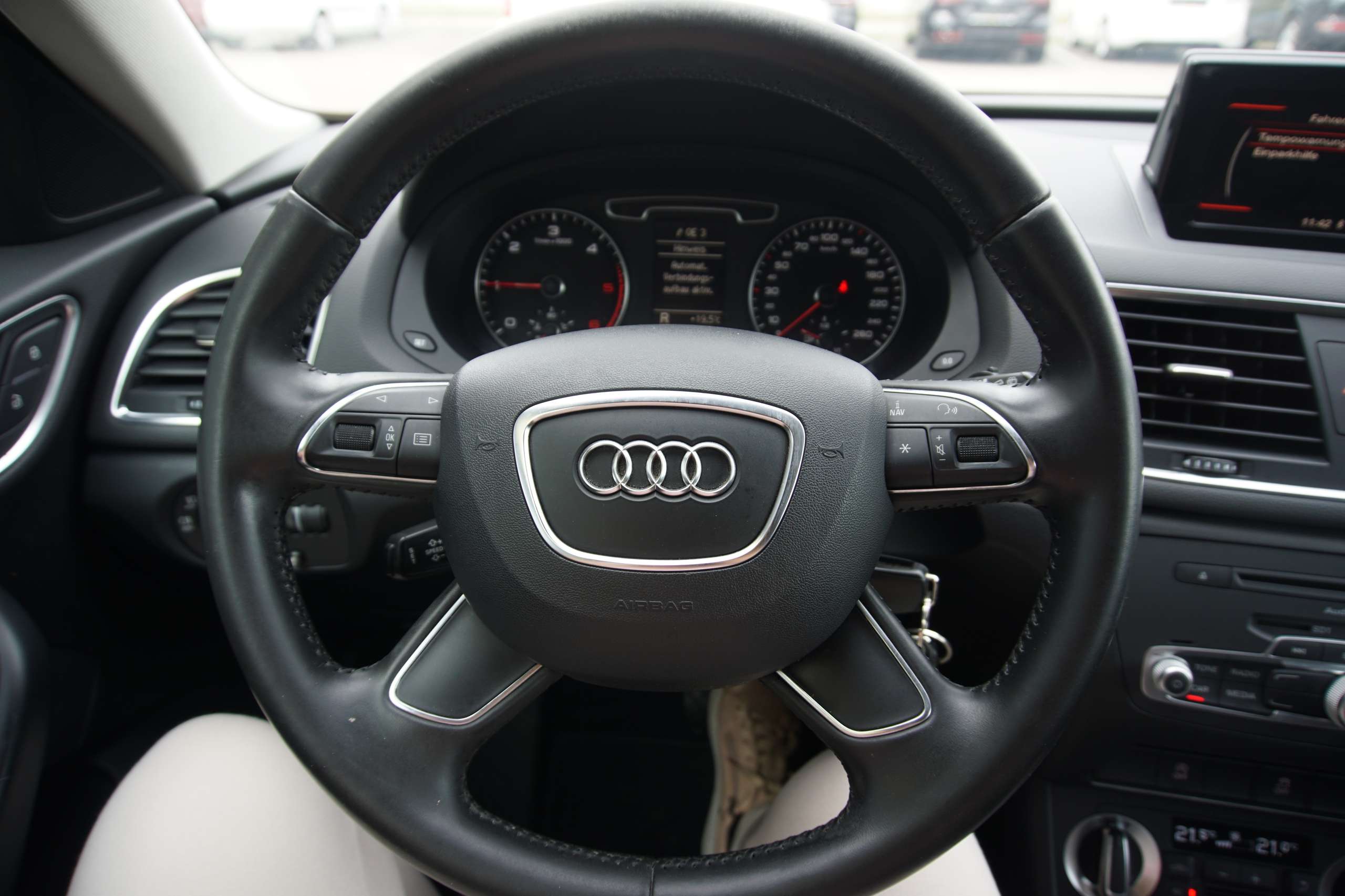 Audi - Q3