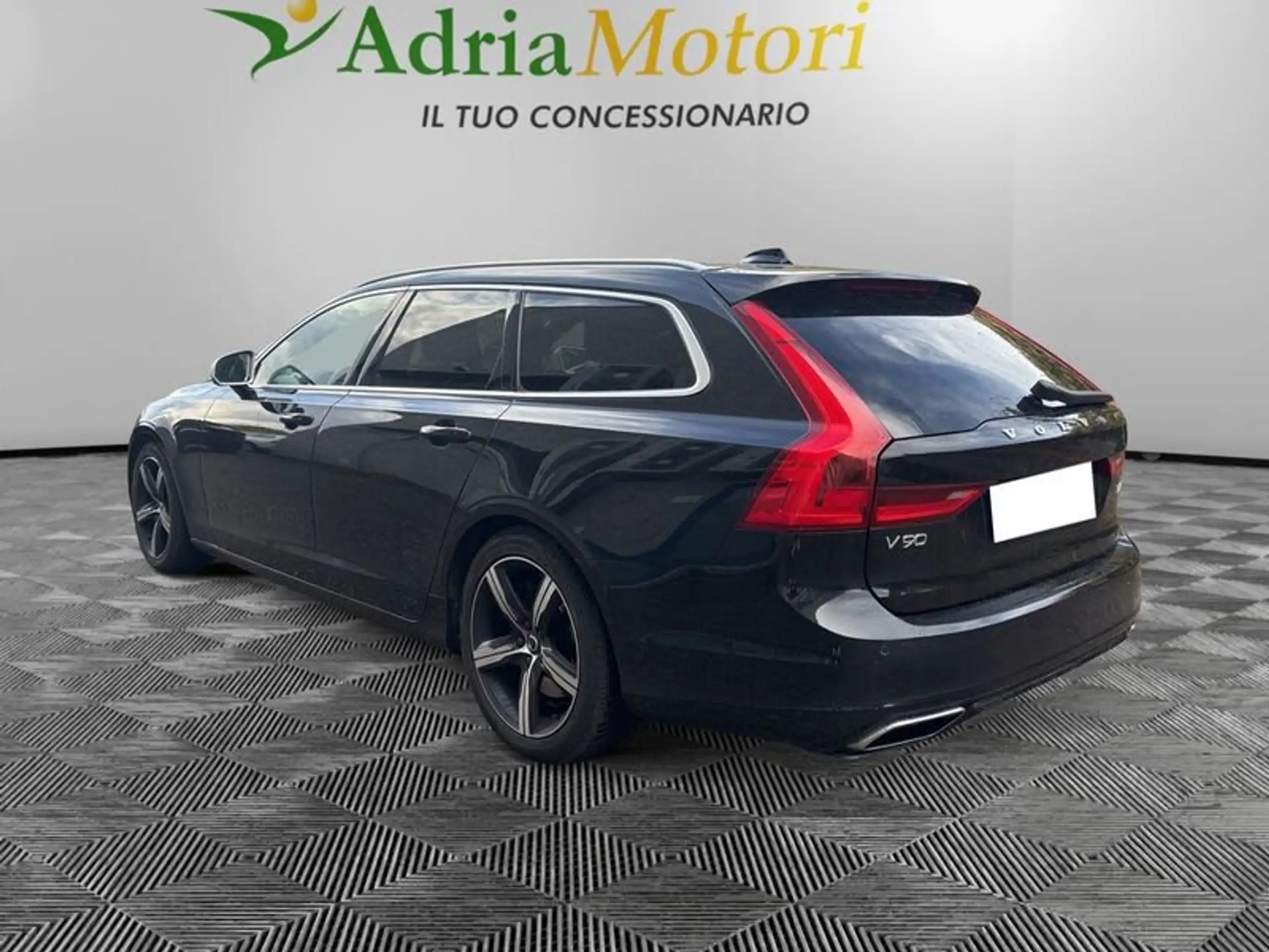 Volvo - V90