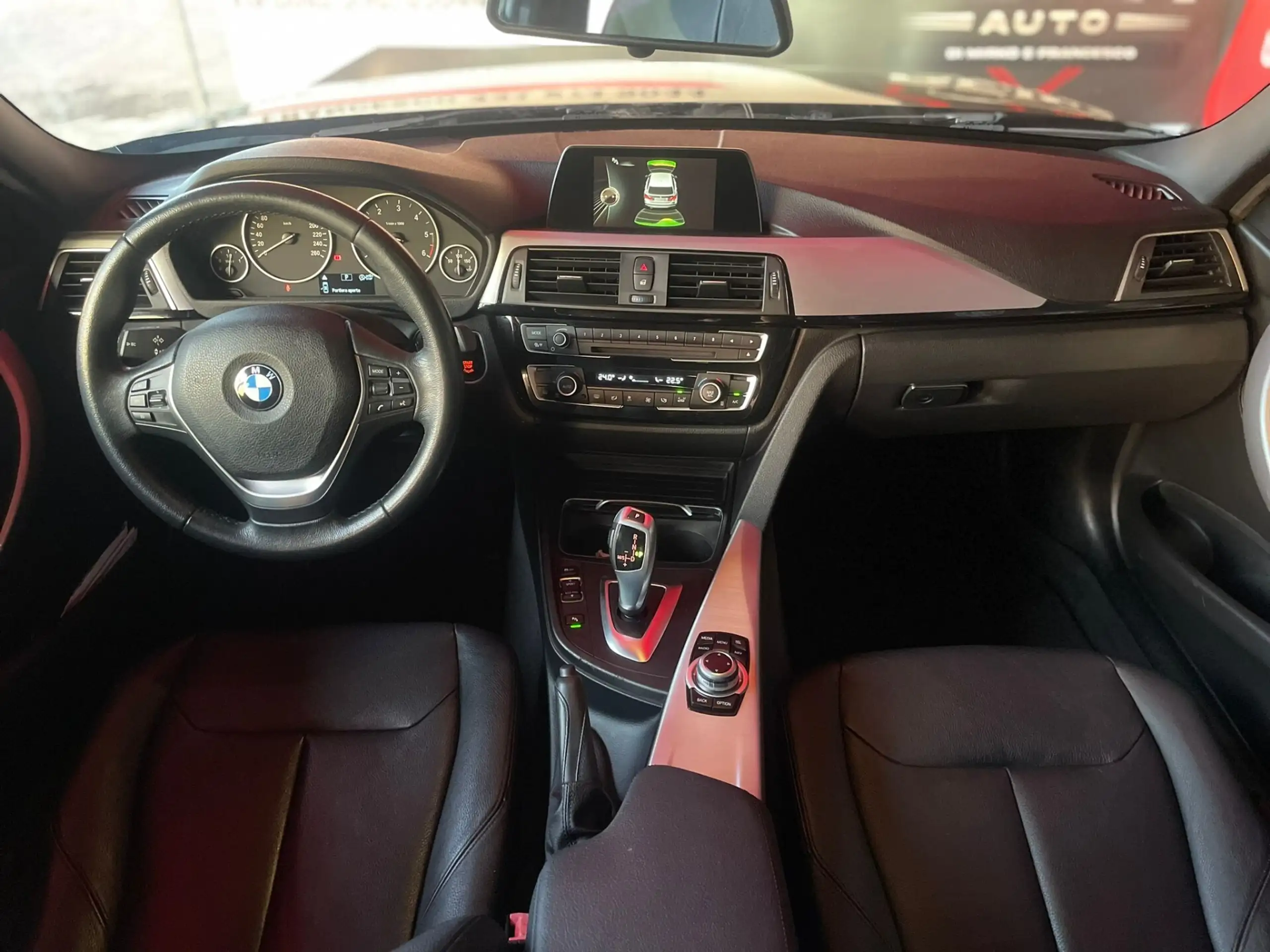 BMW - 320