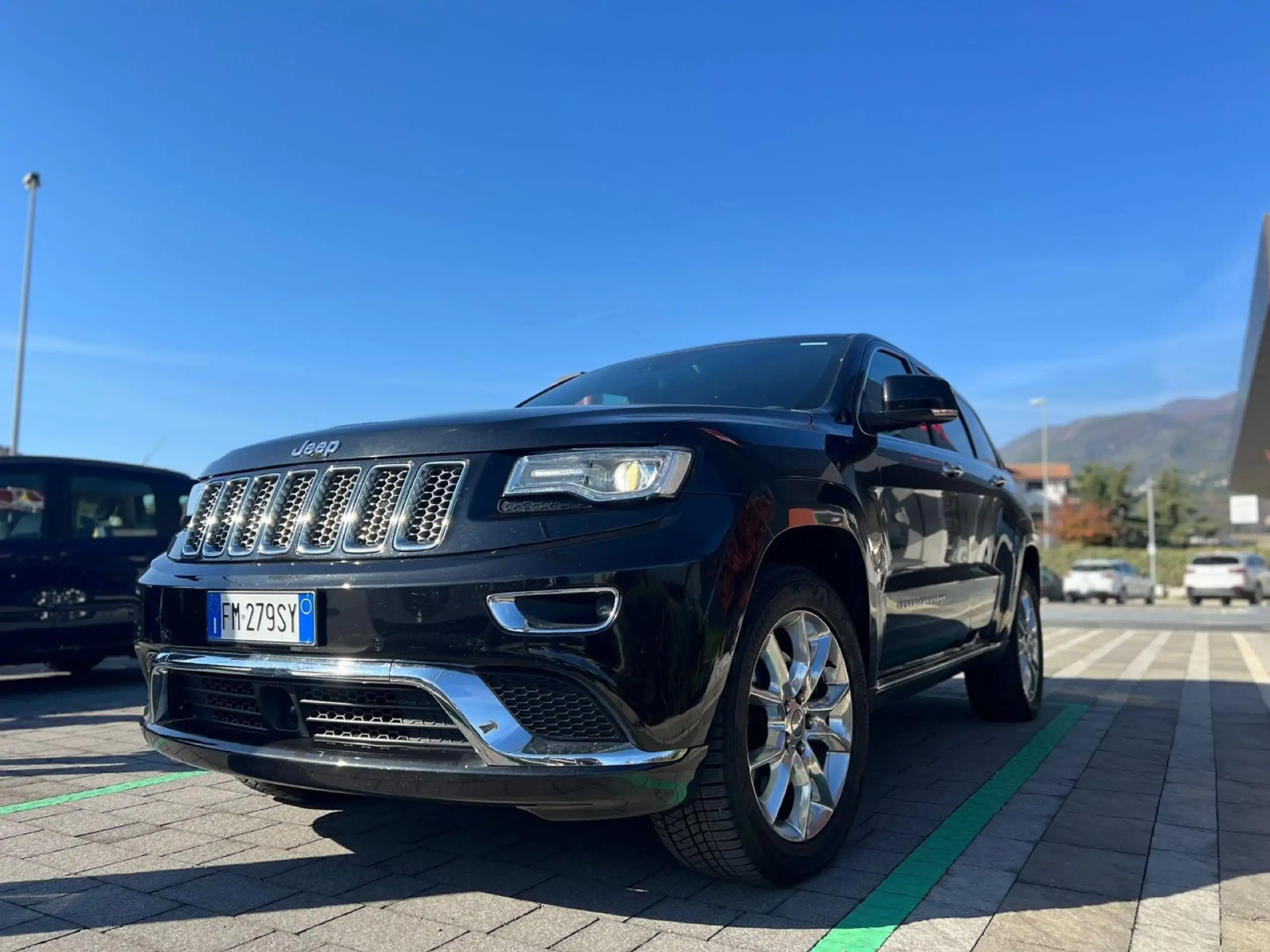 Jeep - Grand Cherokee