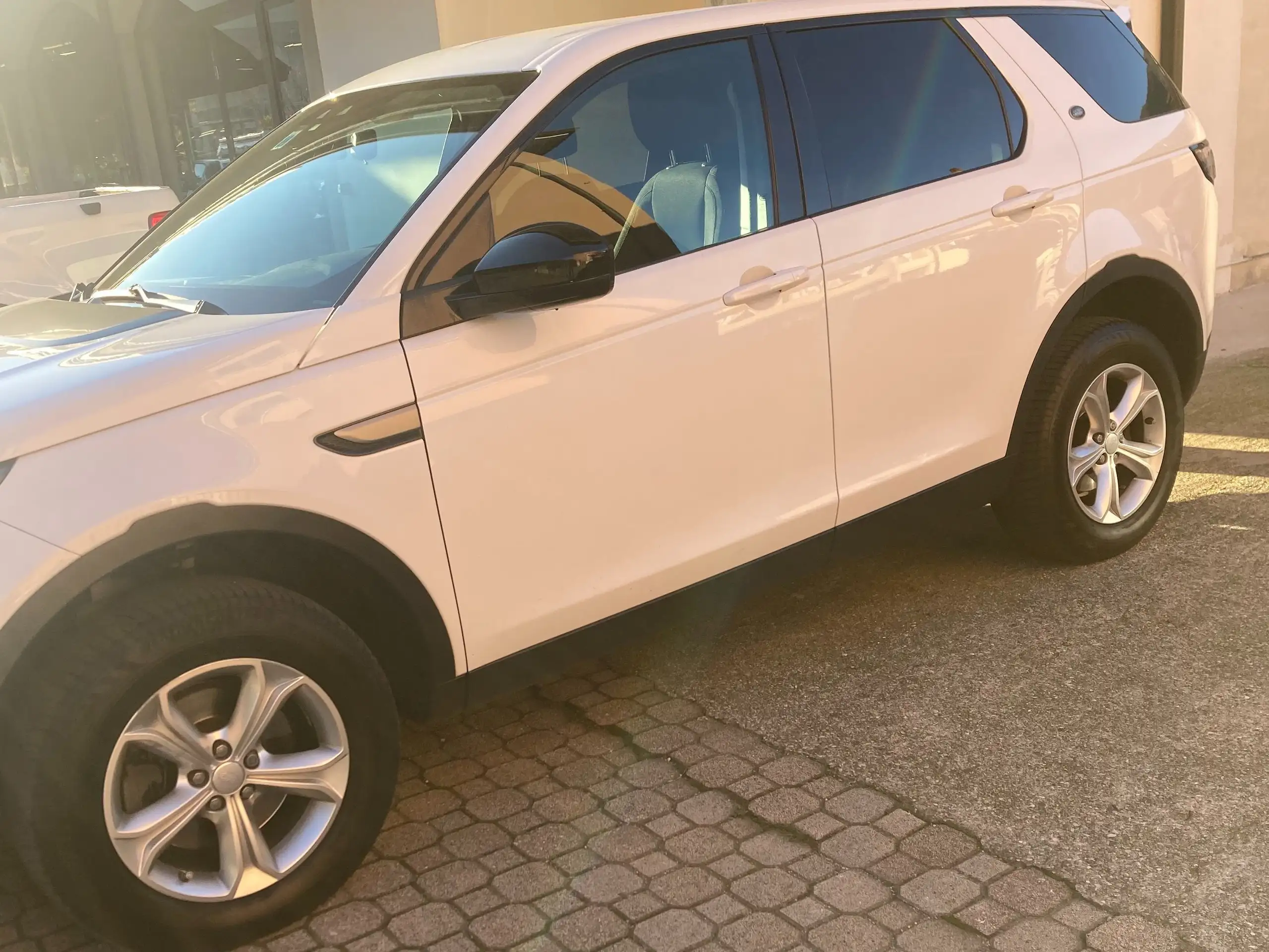 Land Rover - Discovery Sport