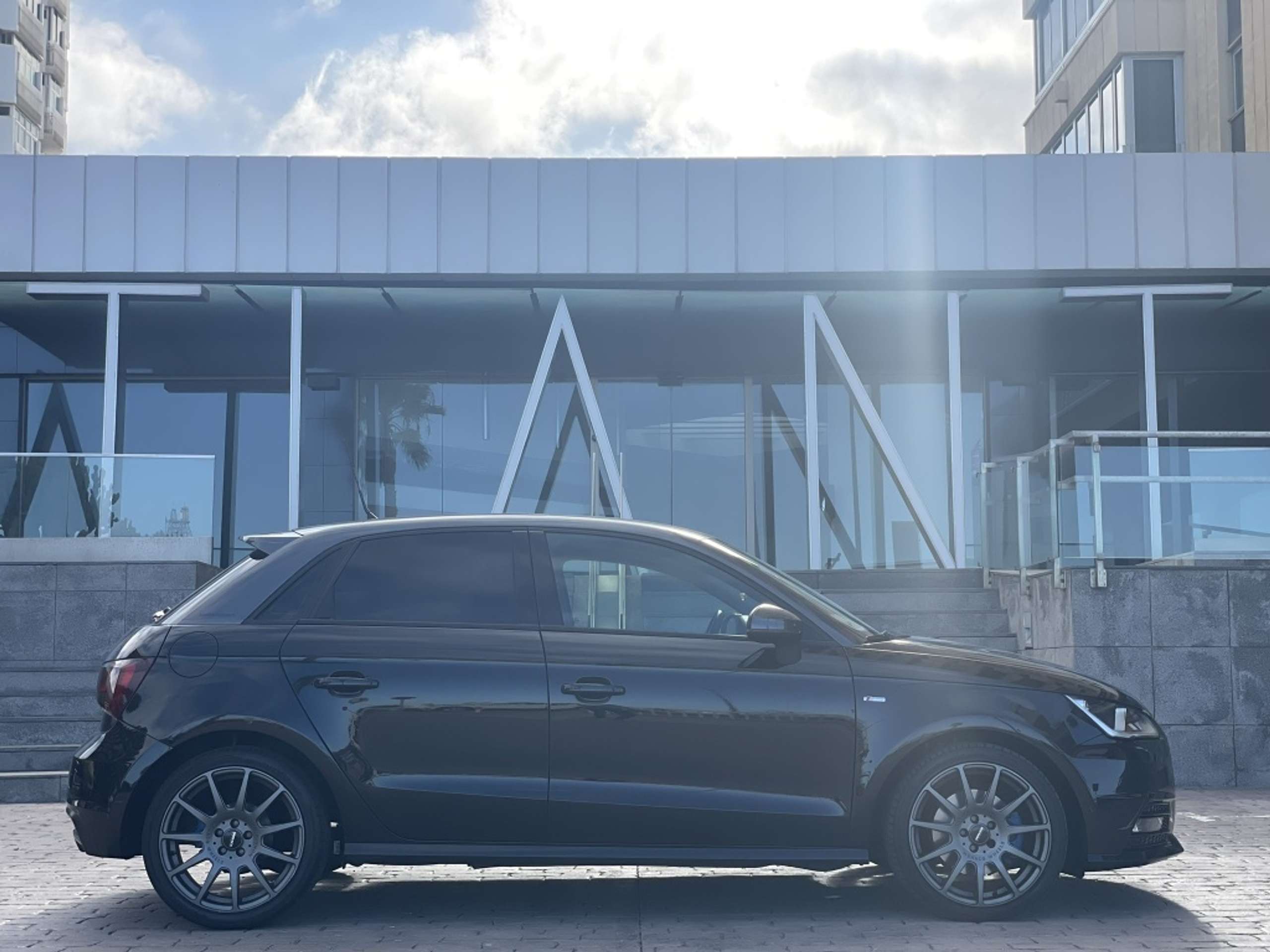 Audi - A1