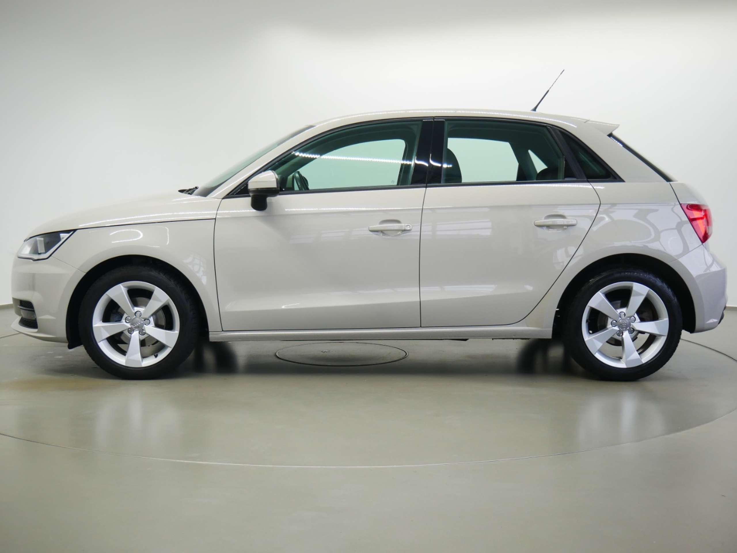 Audi - A1