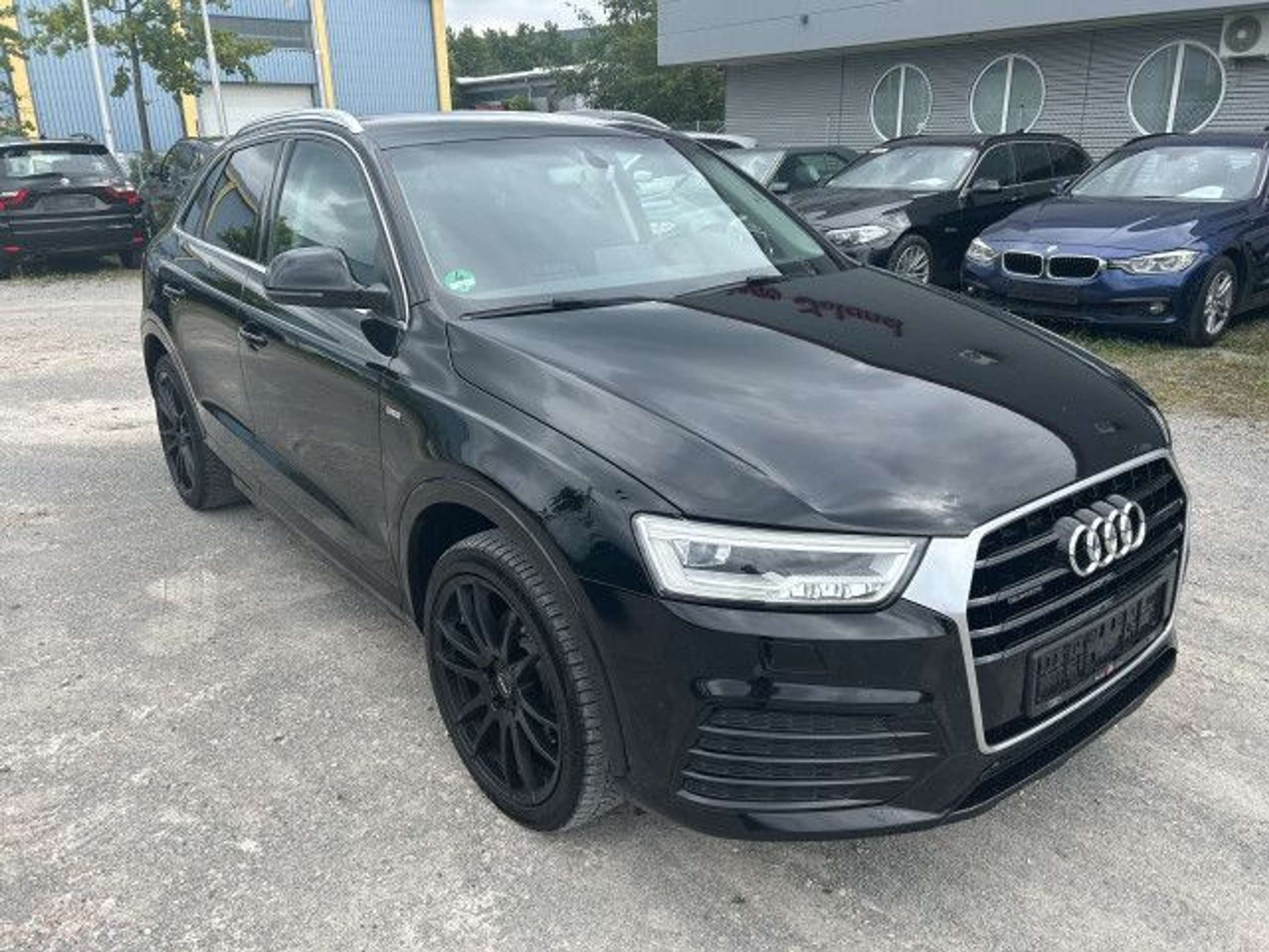 Audi - Q3