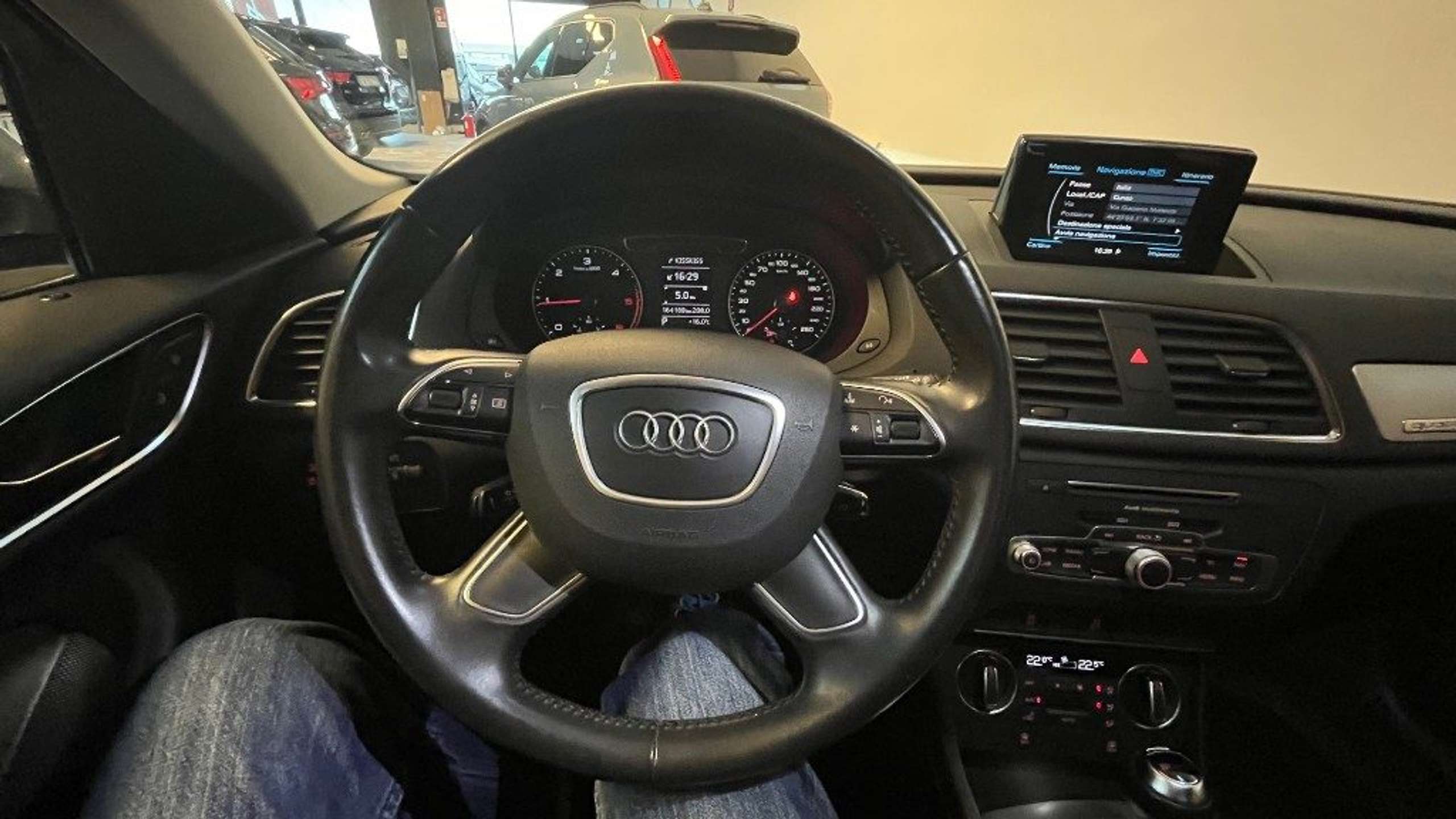 Audi - Q3