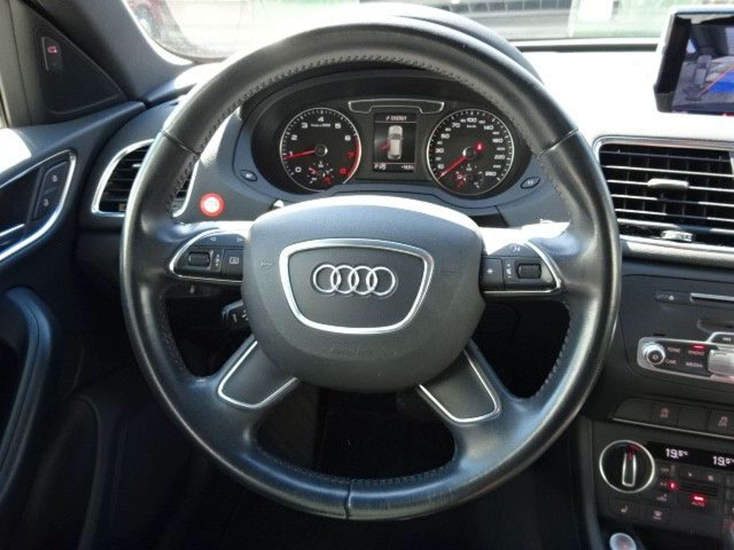 Audi - Q3