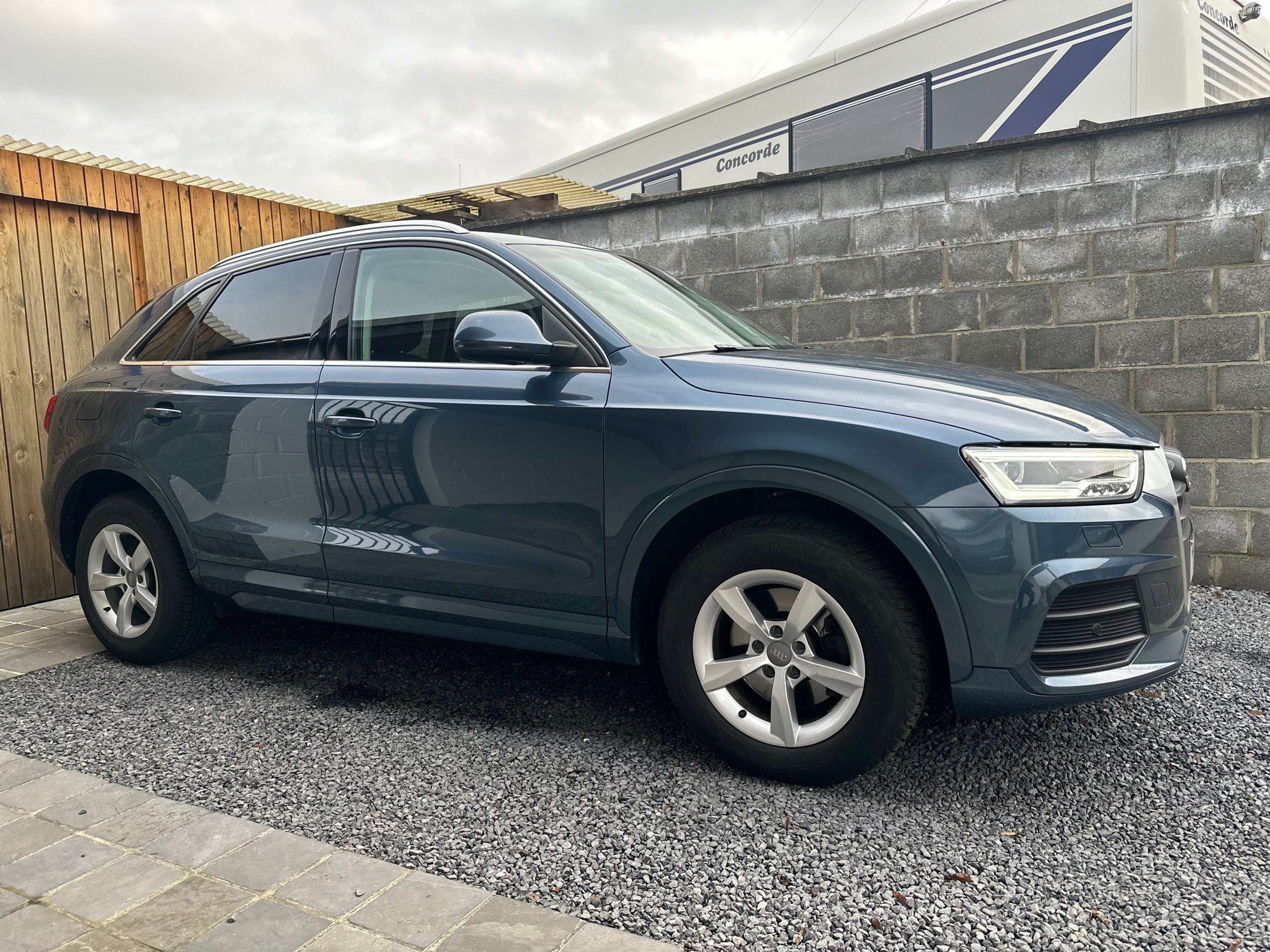 Audi - Q3