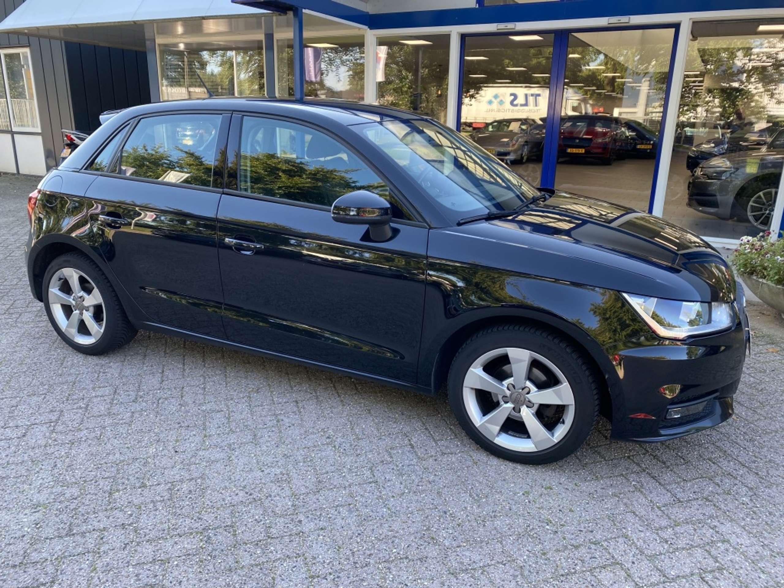 Audi - A1