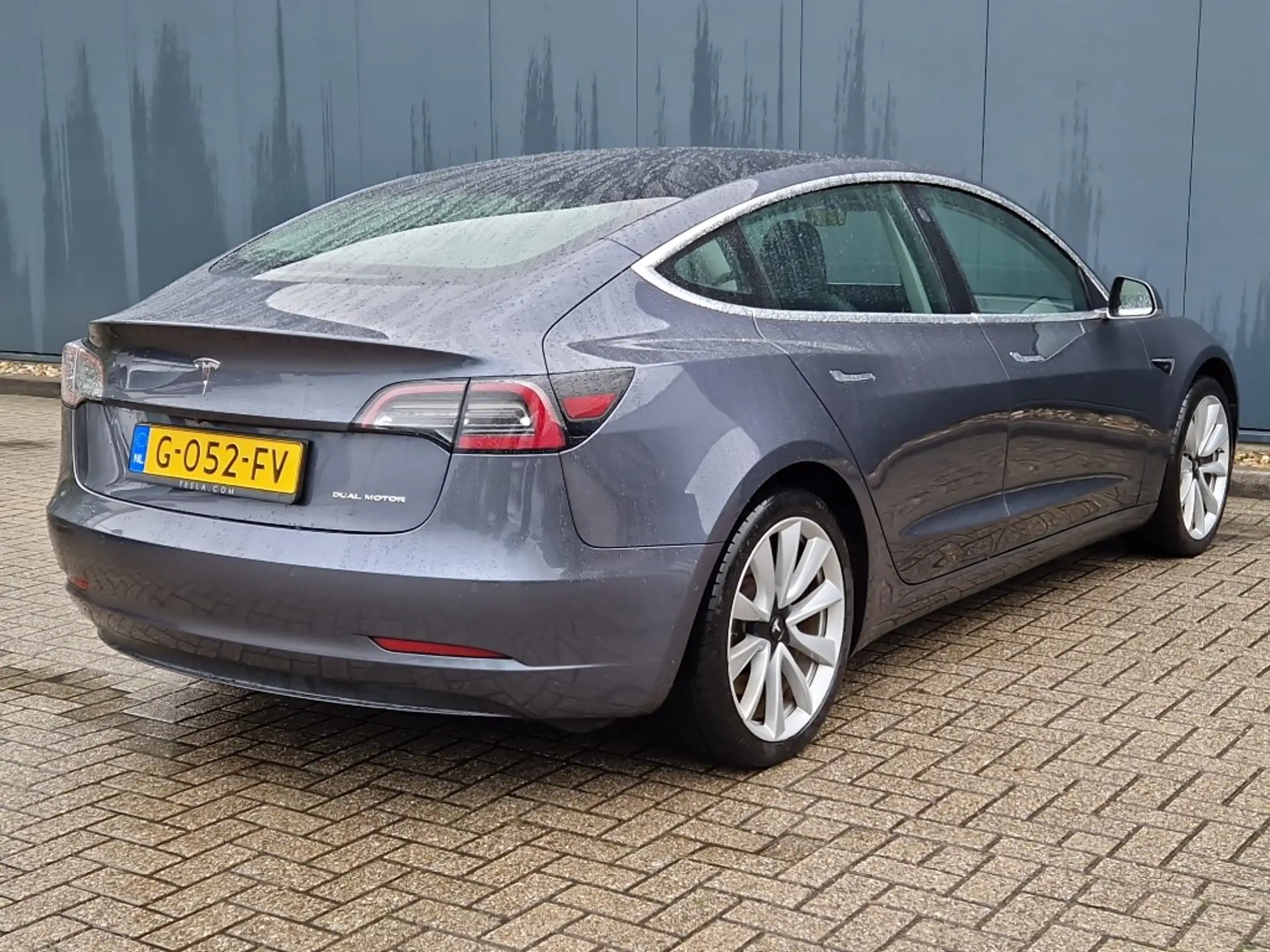 Tesla - Model 3