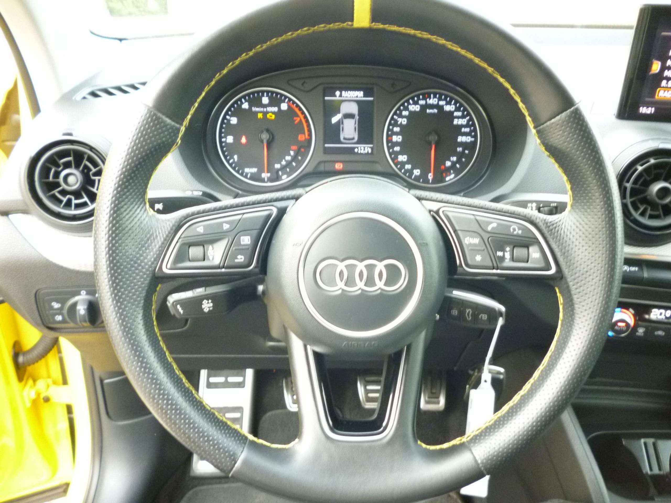 Audi - Q2