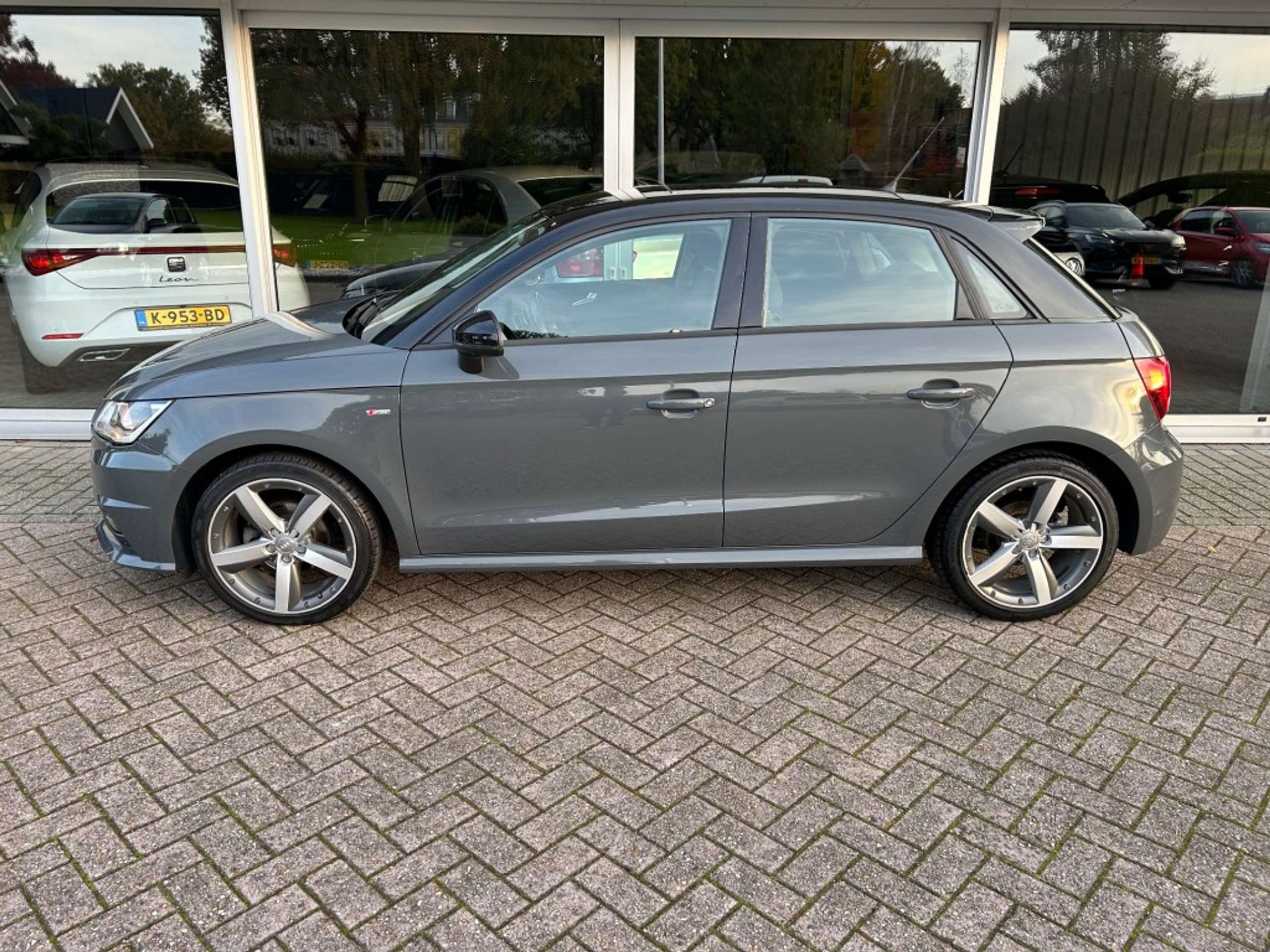 Audi - A1