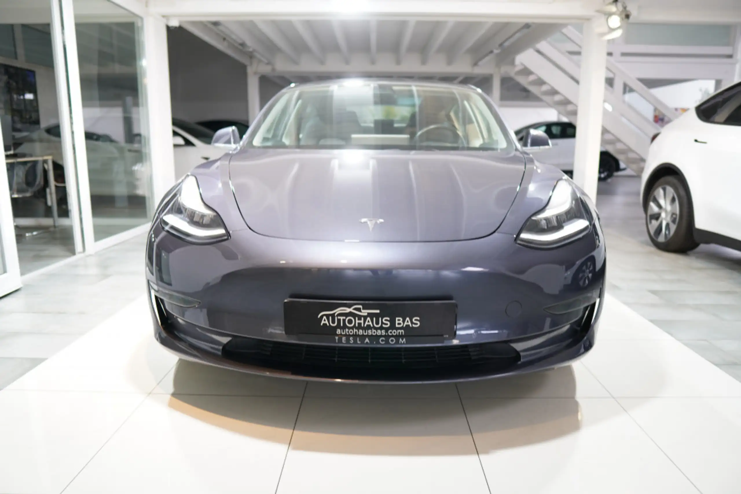 Tesla - Model 3