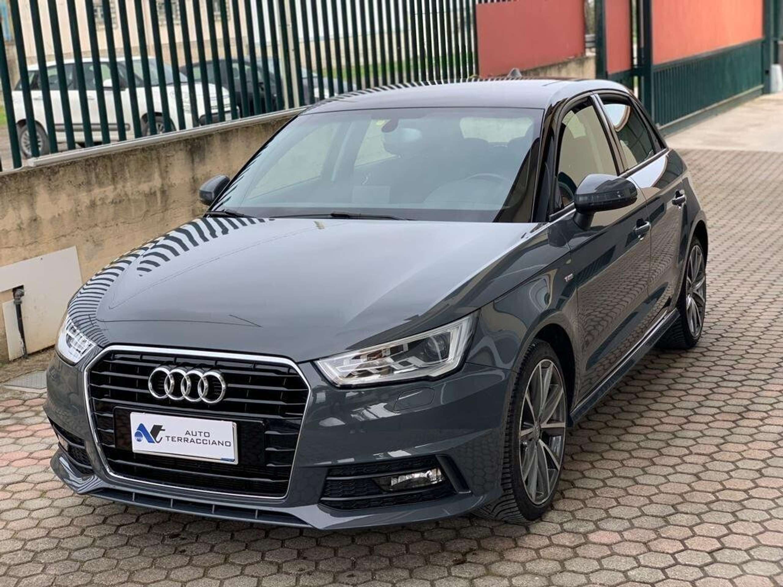 Audi - A1