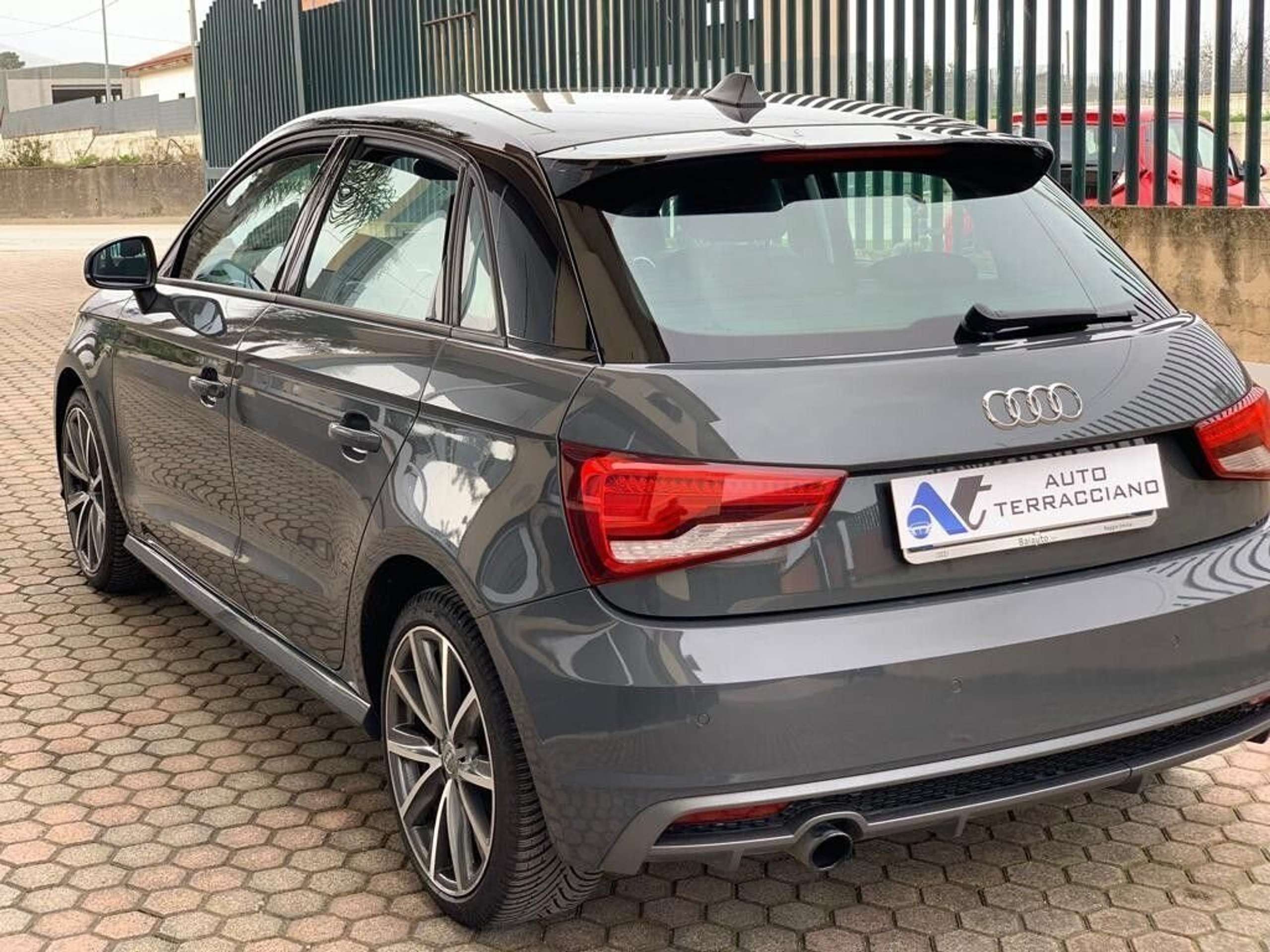 Audi - A1