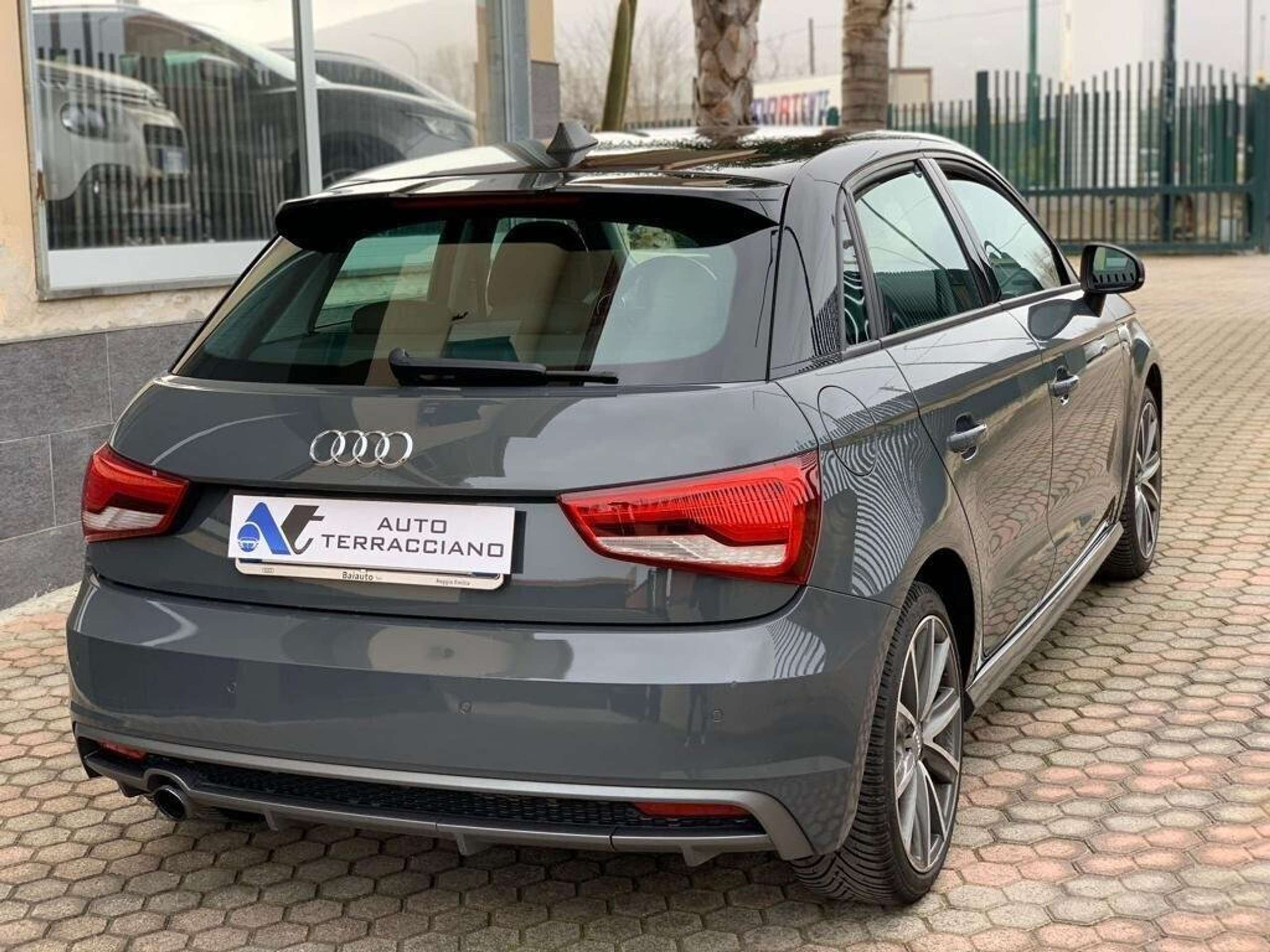 Audi - A1