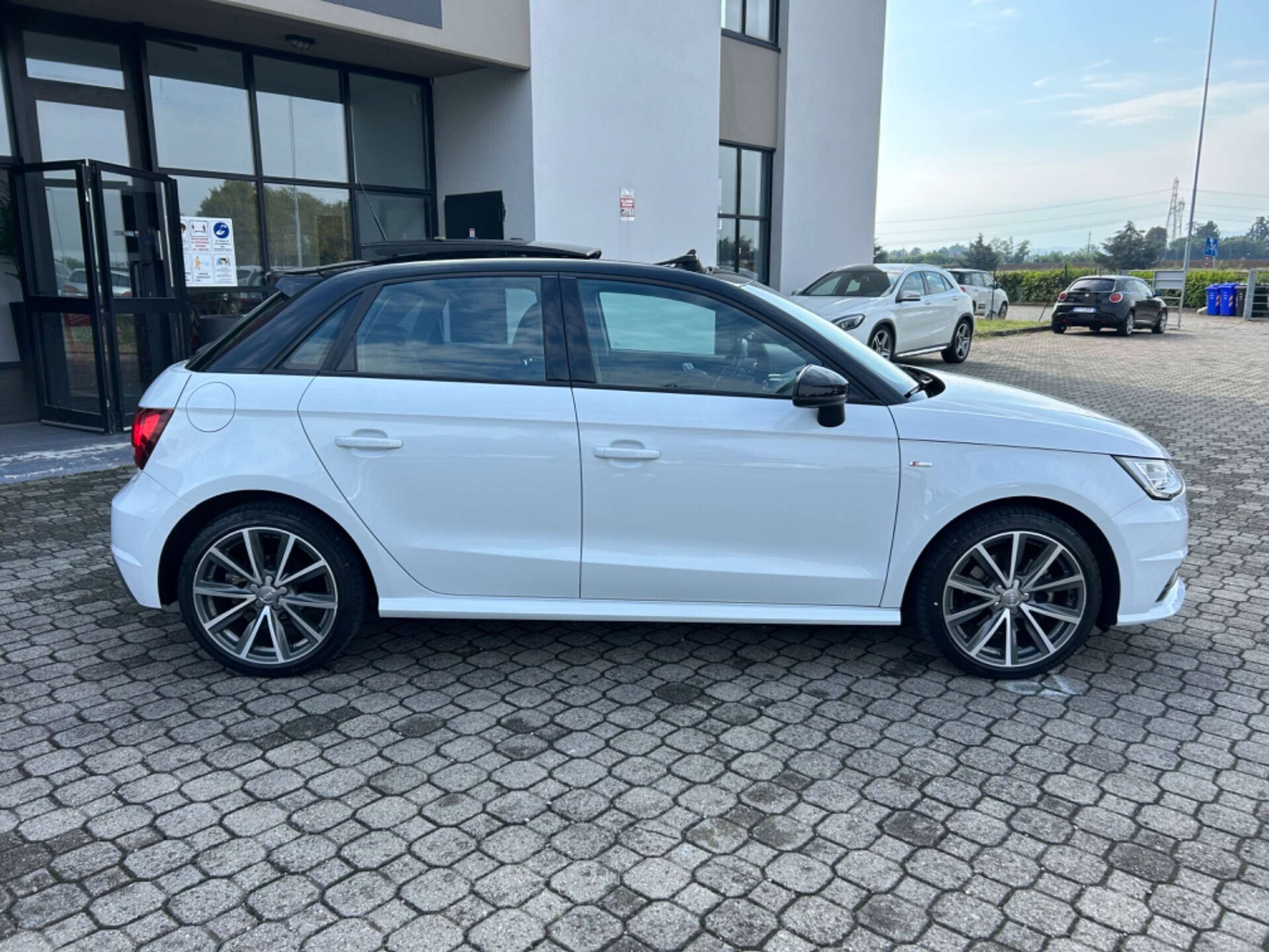 Audi - A1